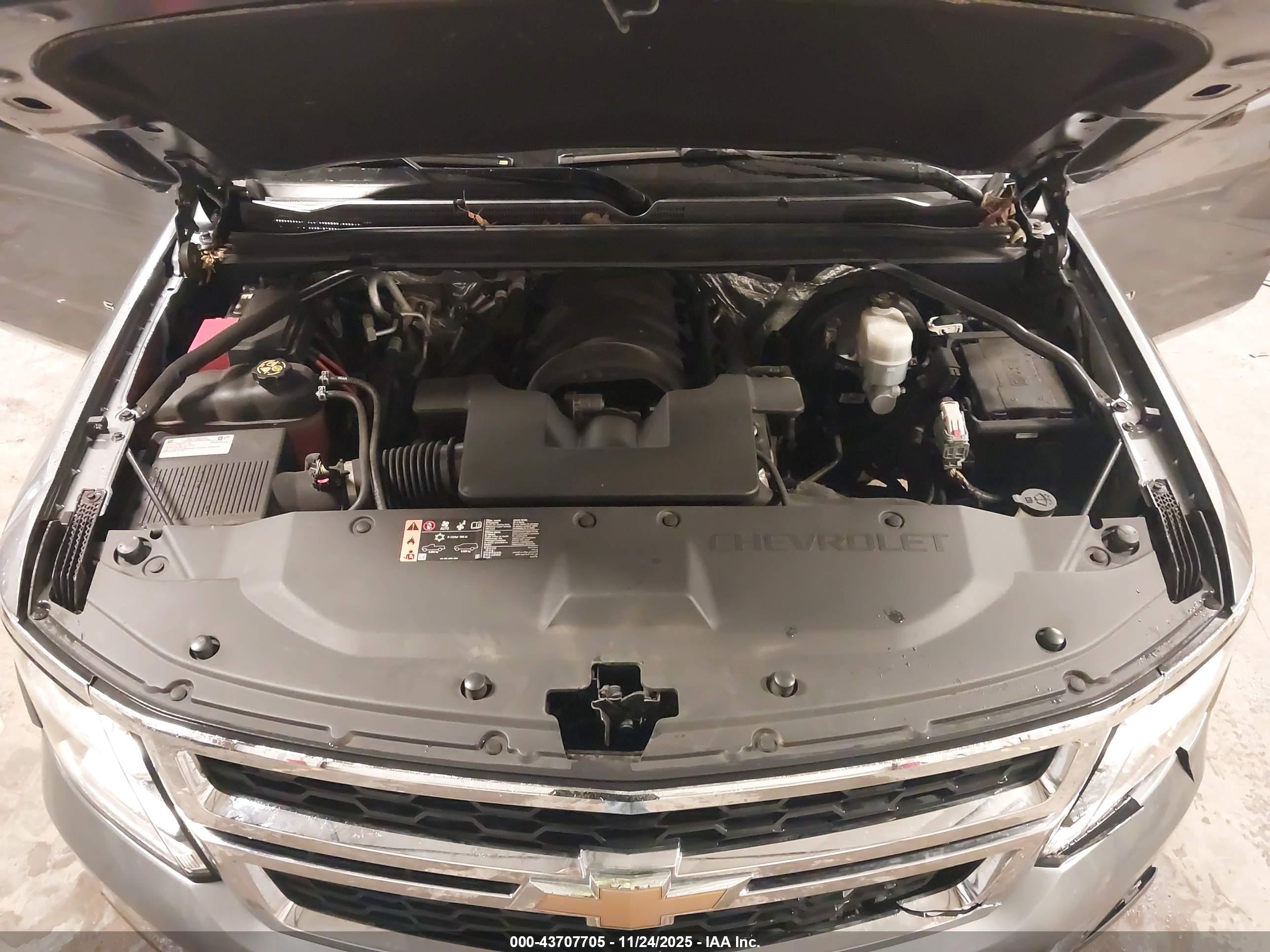 CHEVROLET SUBURBAN image 10
