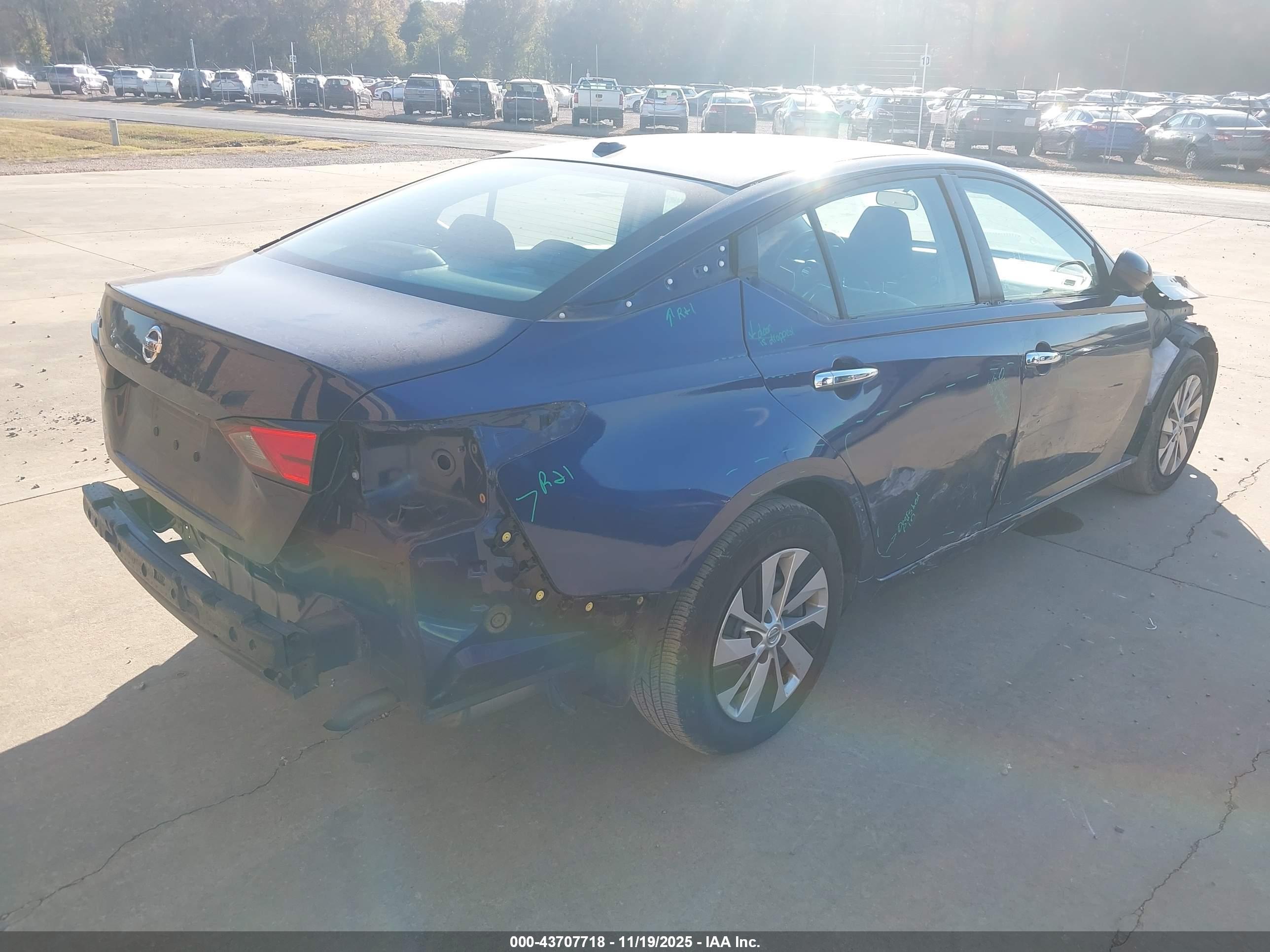 NISSAN ALTIMA image 4