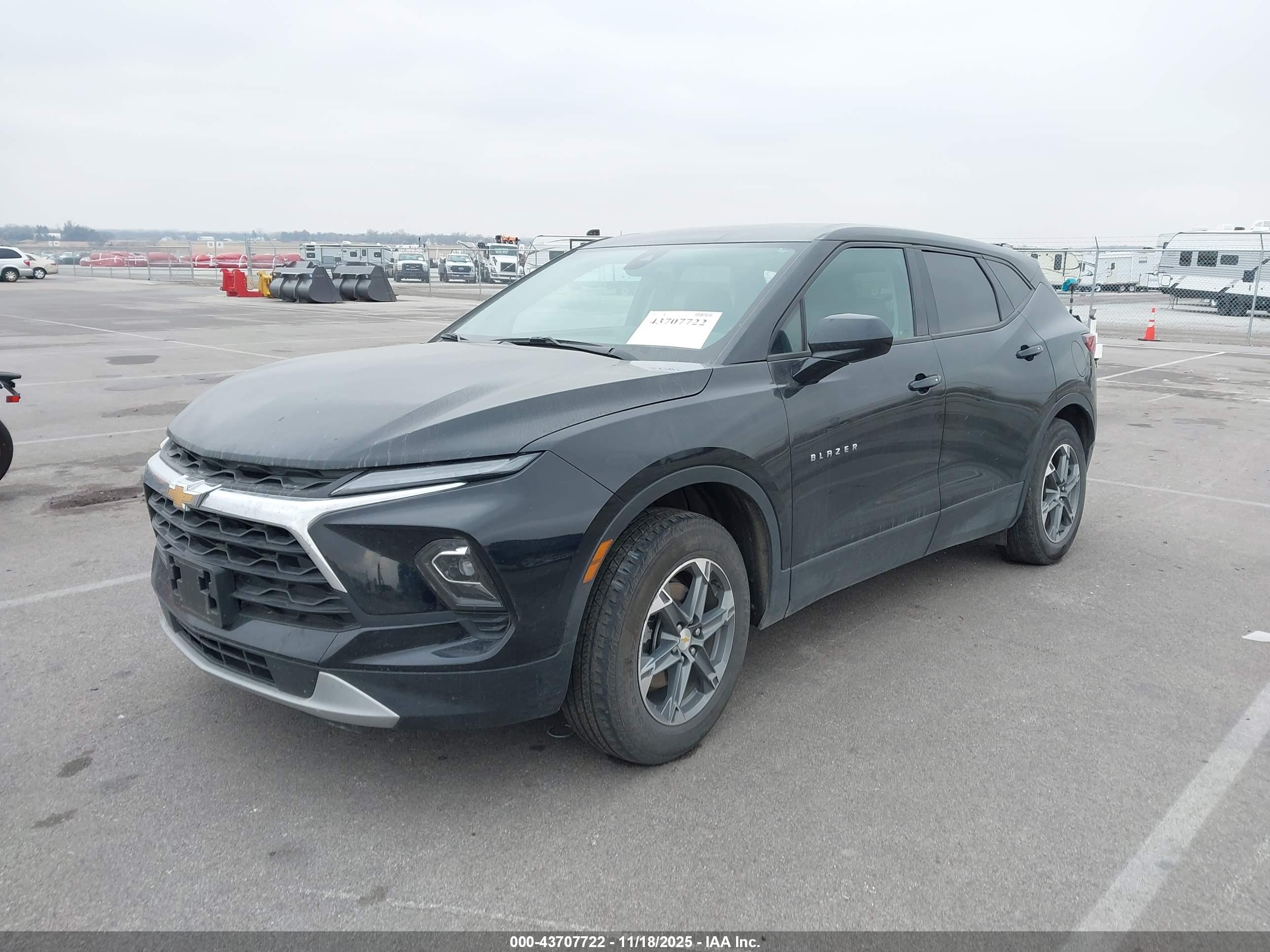 CHEVROLET BLAZER image 2