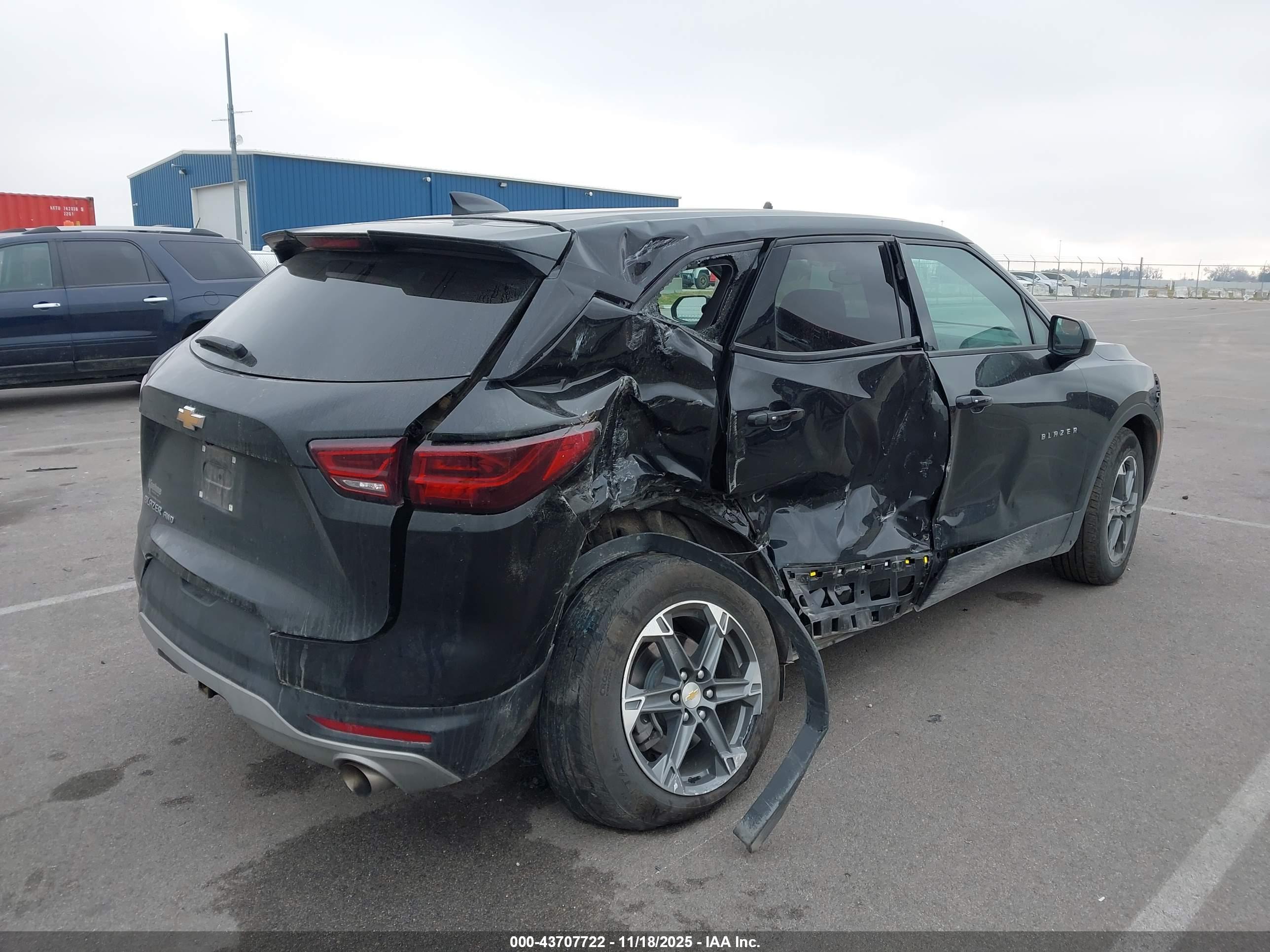 CHEVROLET BLAZER image 4