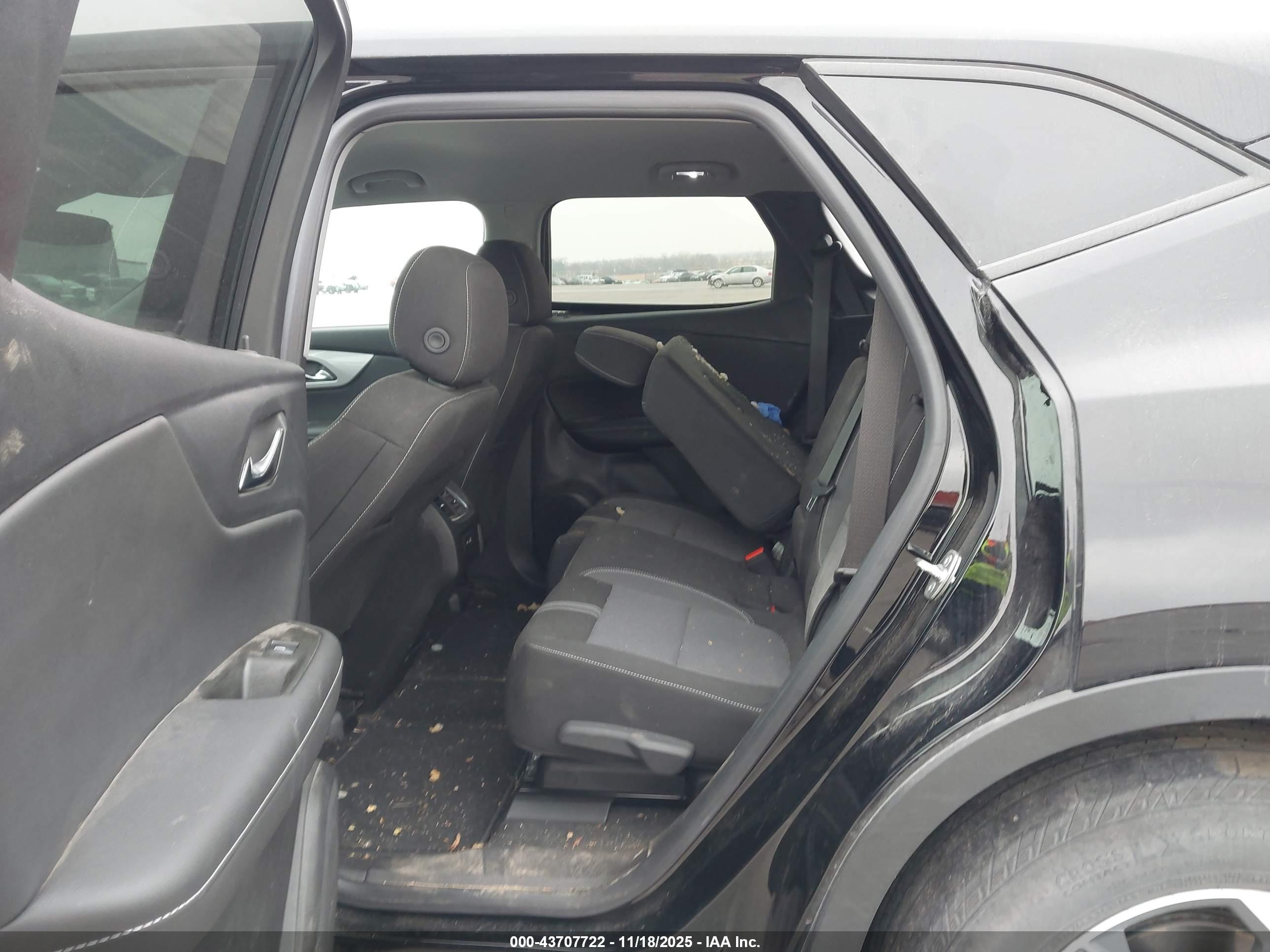 CHEVROLET BLAZER image 8