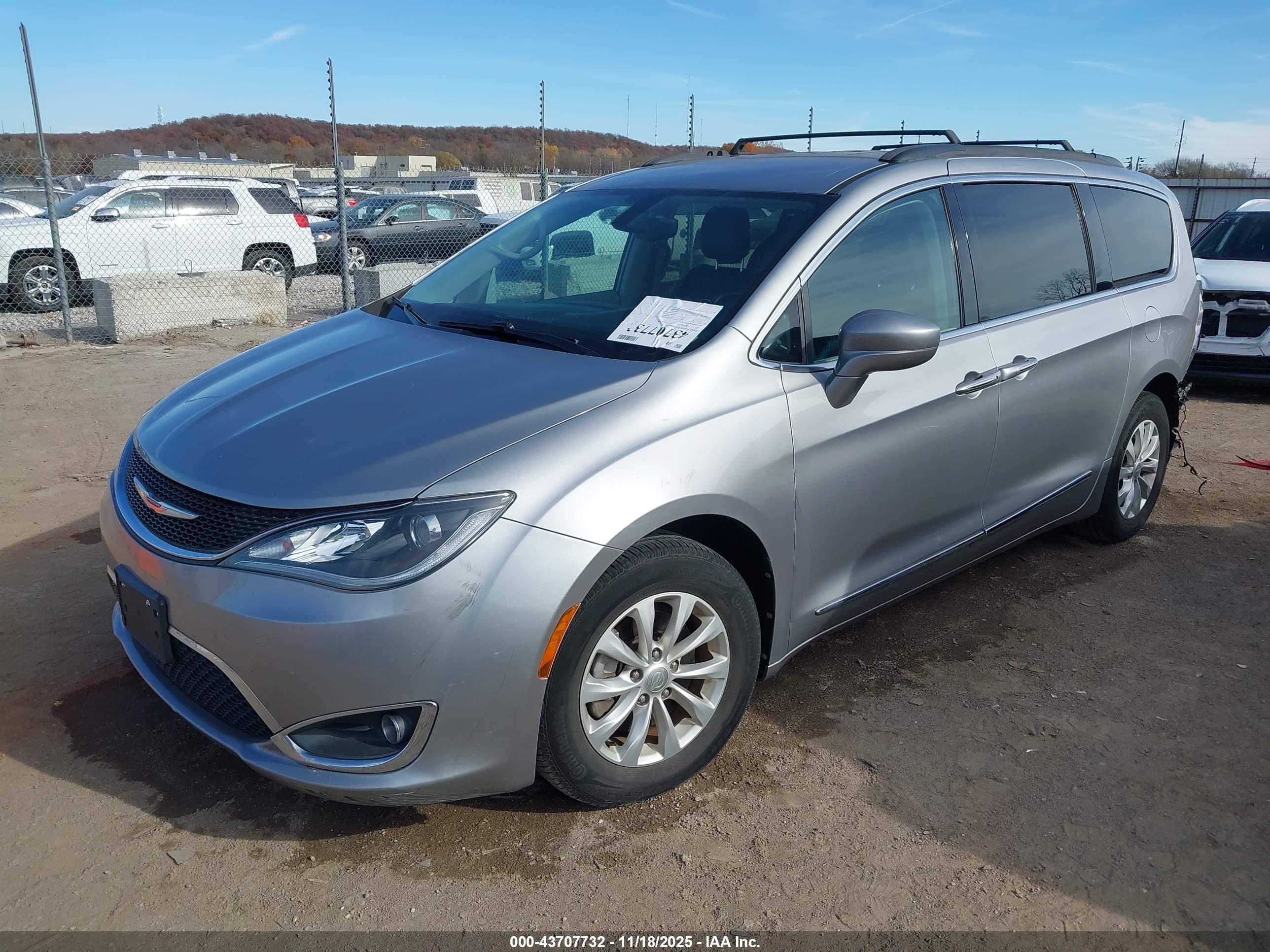 CHRYSLER PACIFICA image 2
