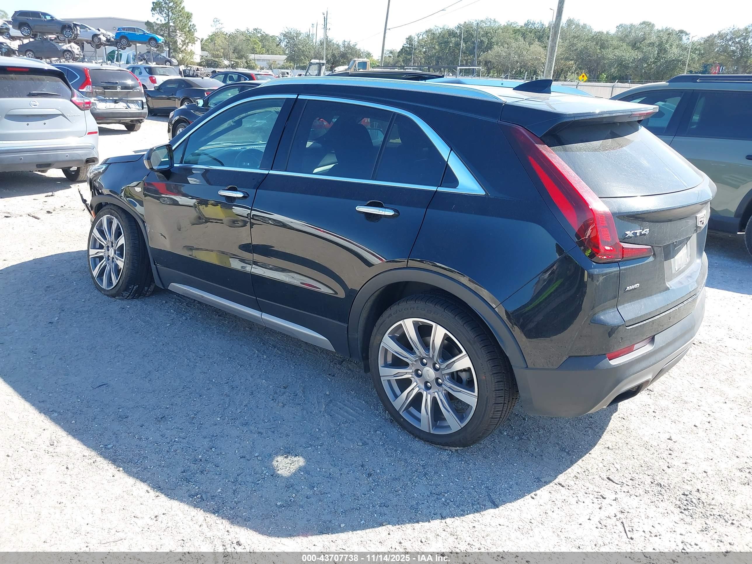 CADILLAC XT4 image 3