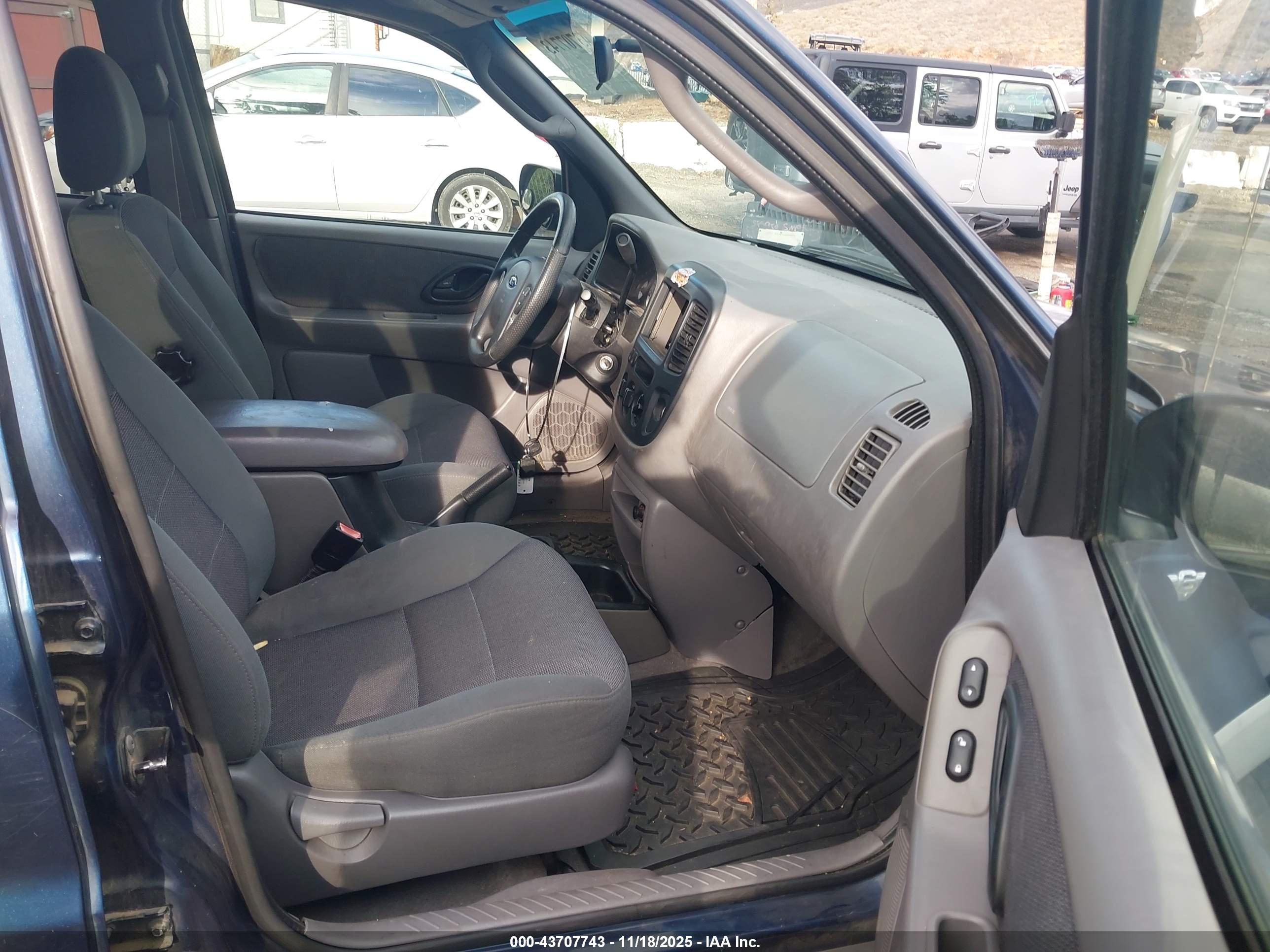 FORD ESCAPE image 5