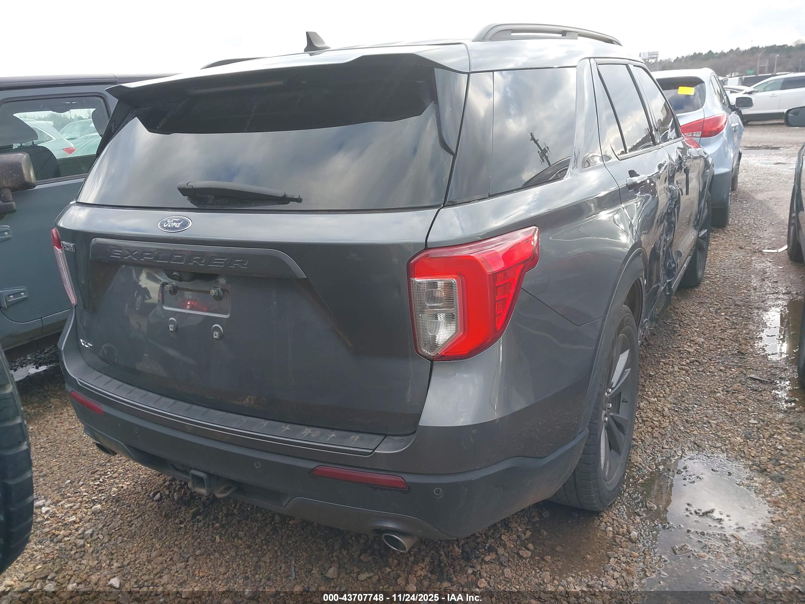 FORD EXPLORER image 4