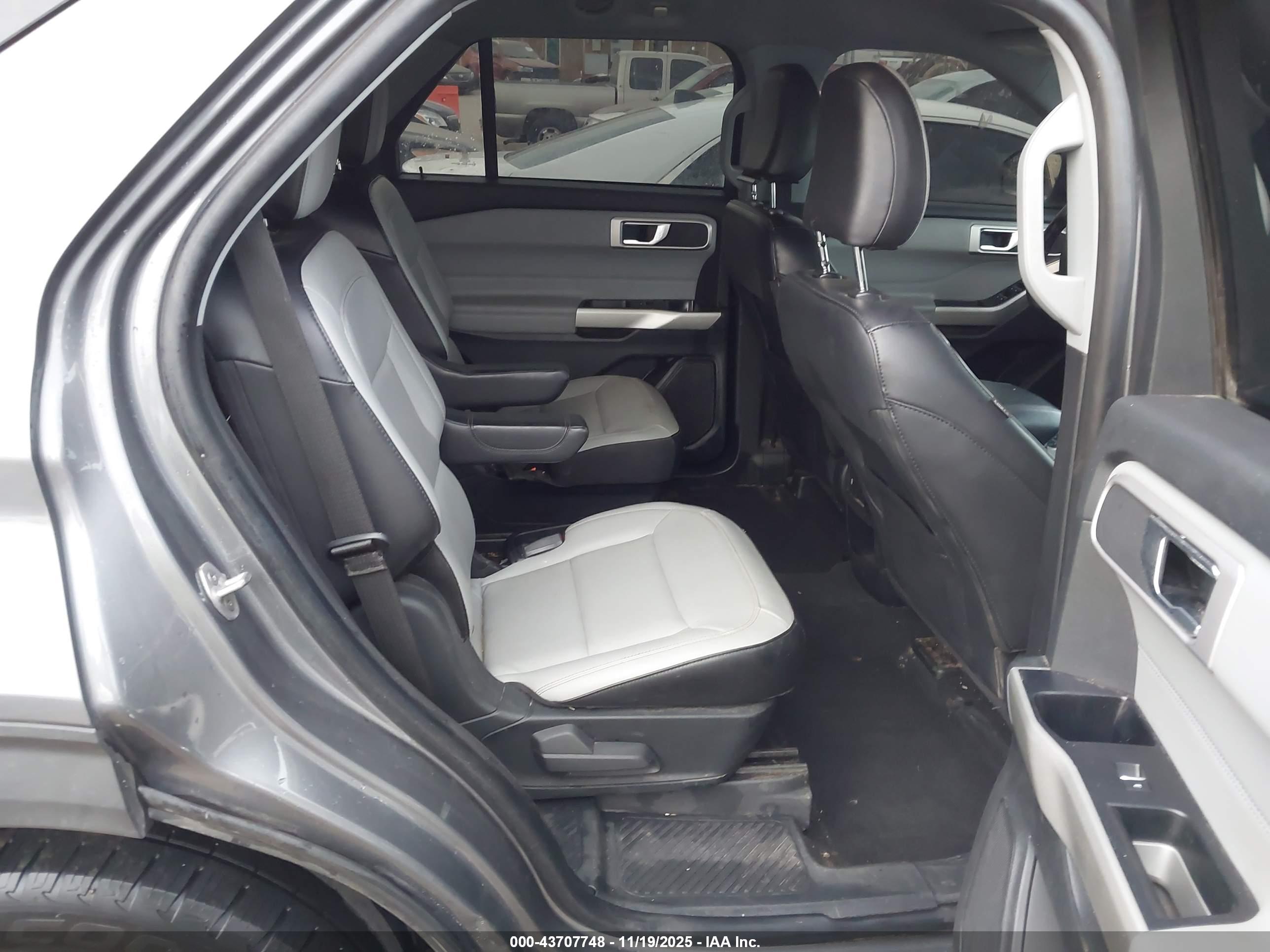 FORD EXPLORER image 8
