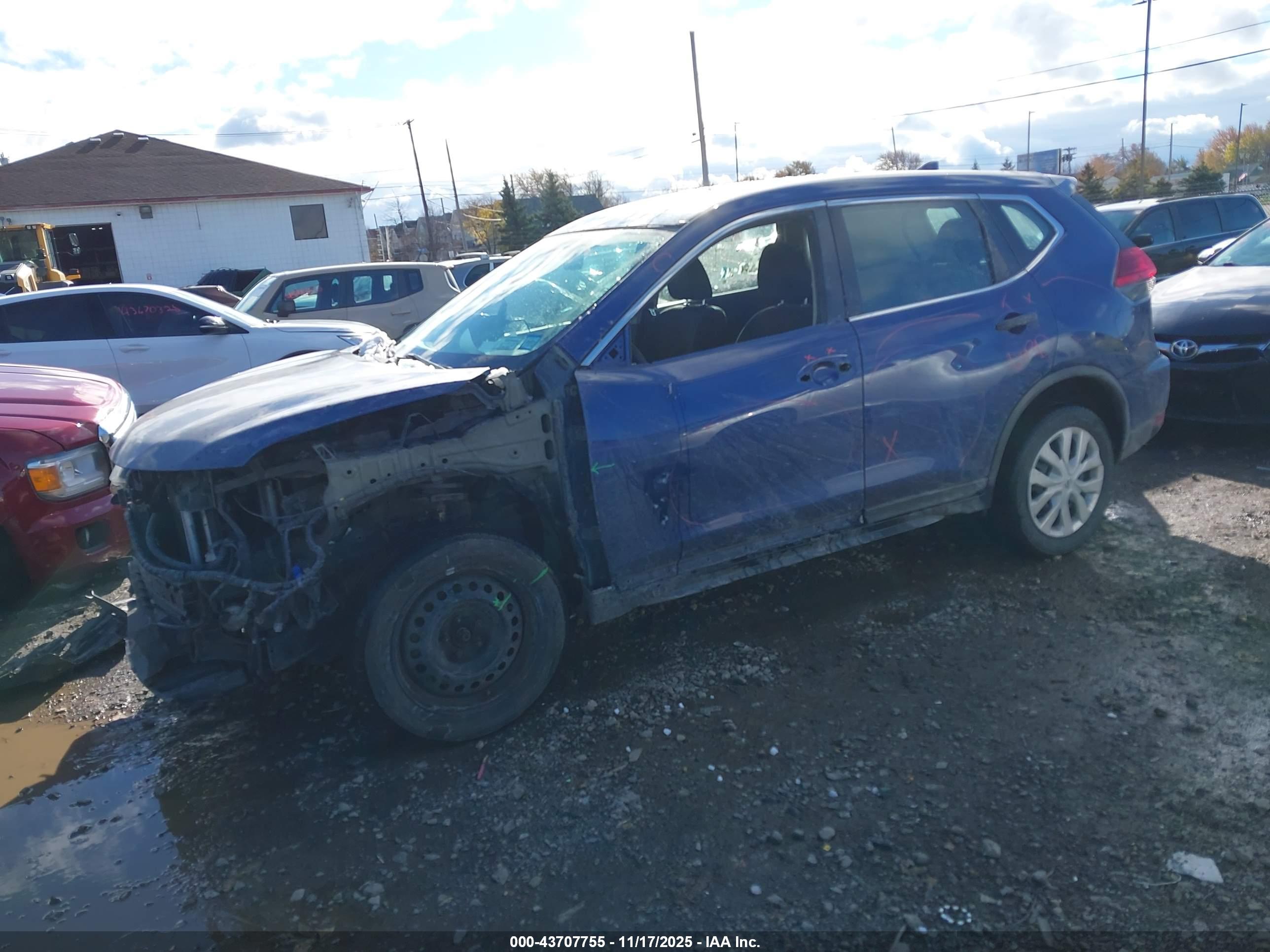 NISSAN ROGUE image 2