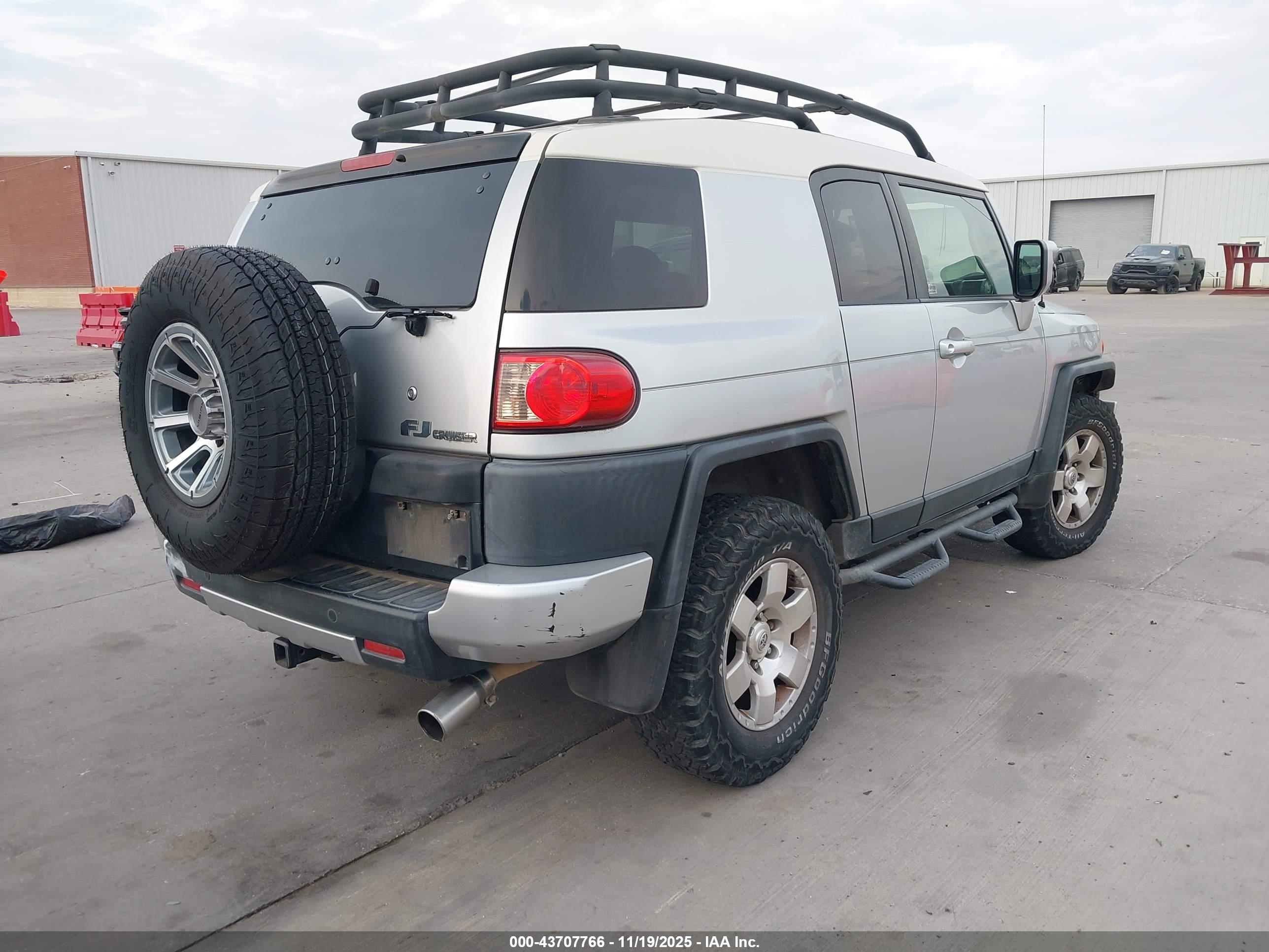 TOYOTA FJ image 4