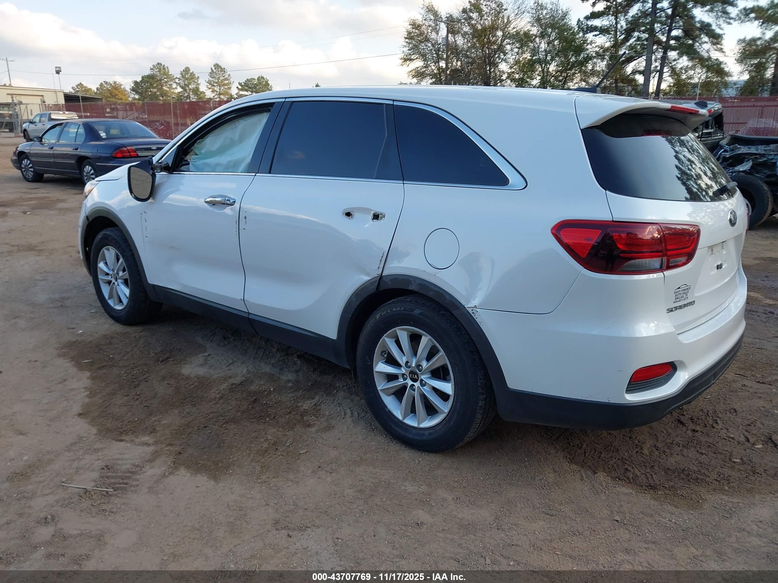 KIA SORENTO image 3