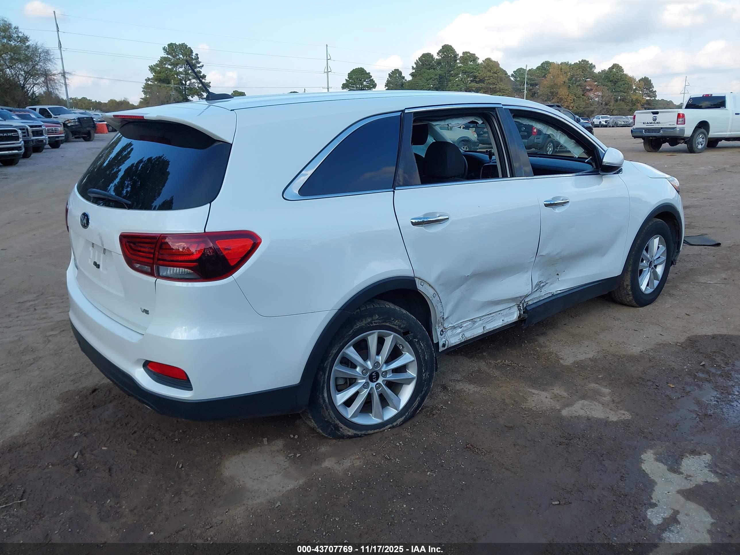 KIA SORENTO image 4