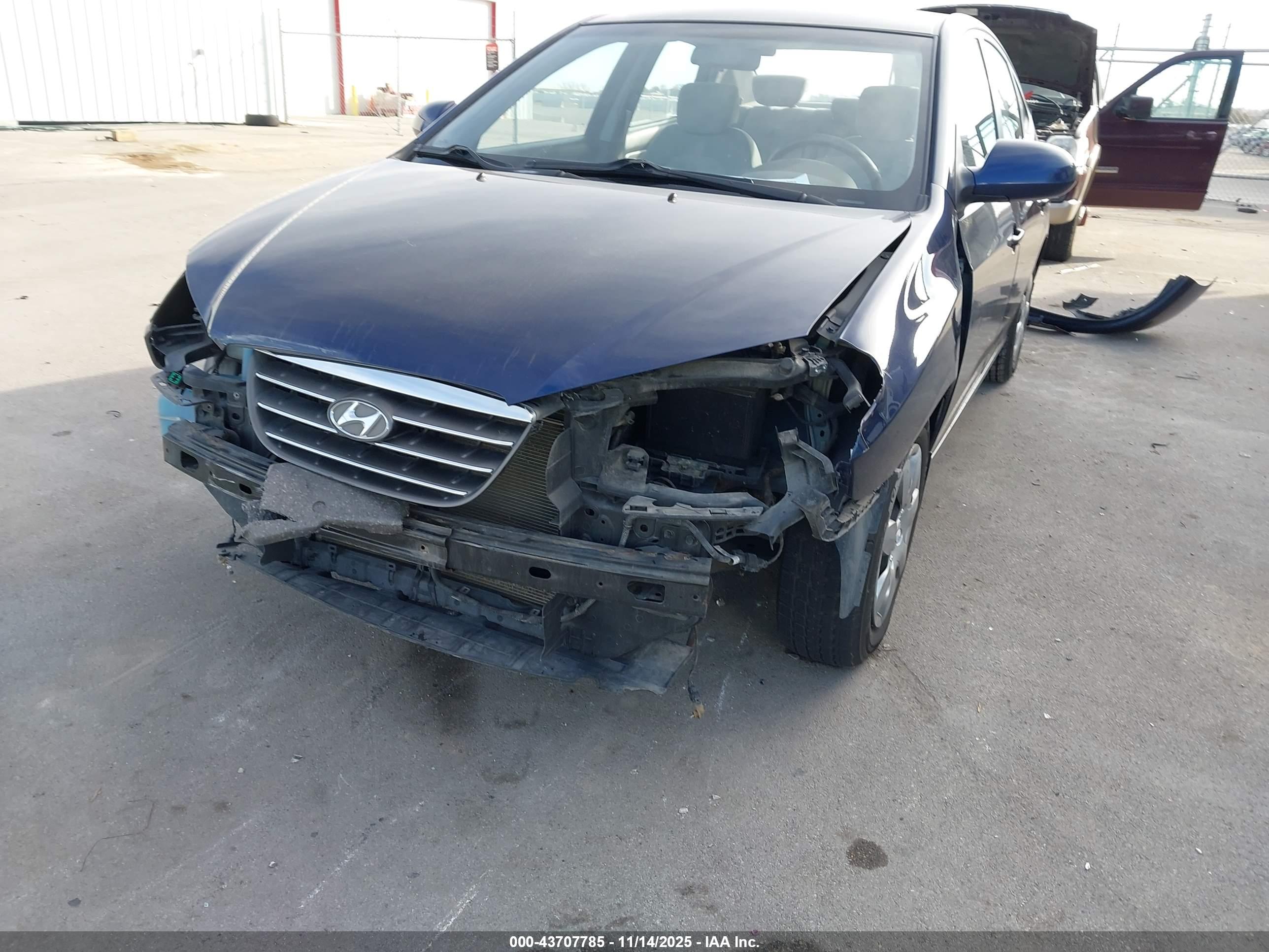 HYUNDAI ELANTRA image 6