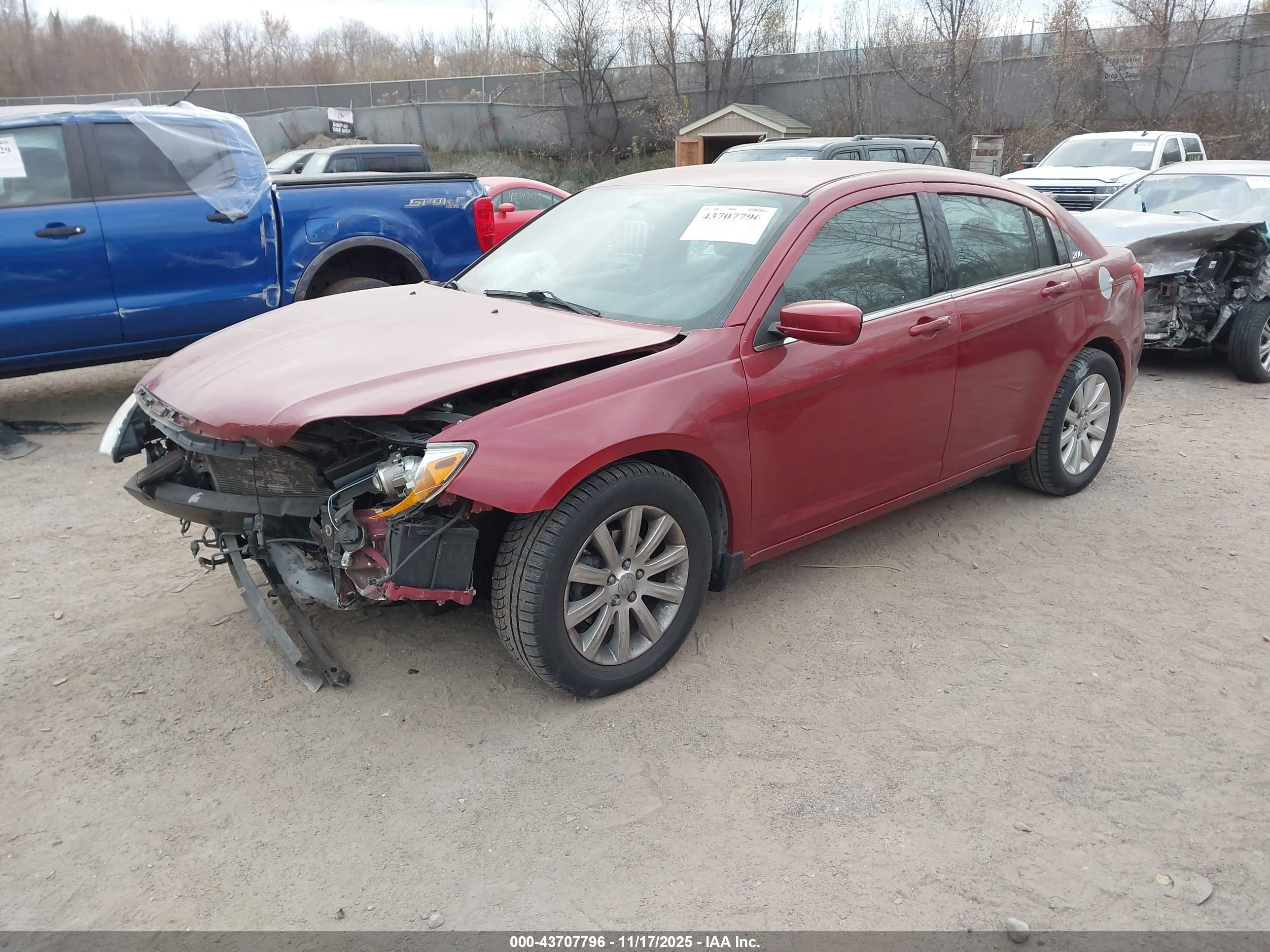 CHRYSLER 200 image 2