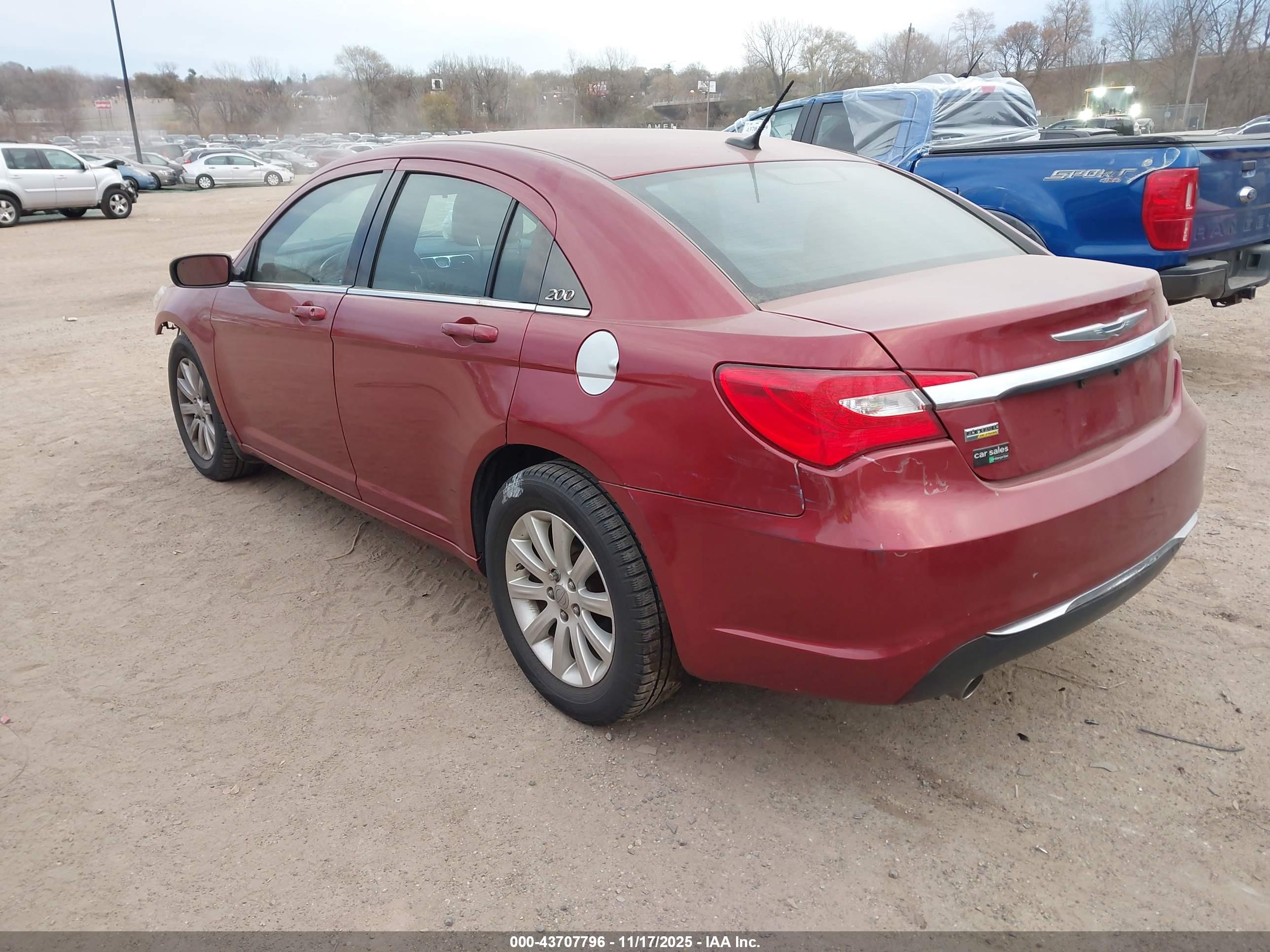 CHRYSLER 200 image 3