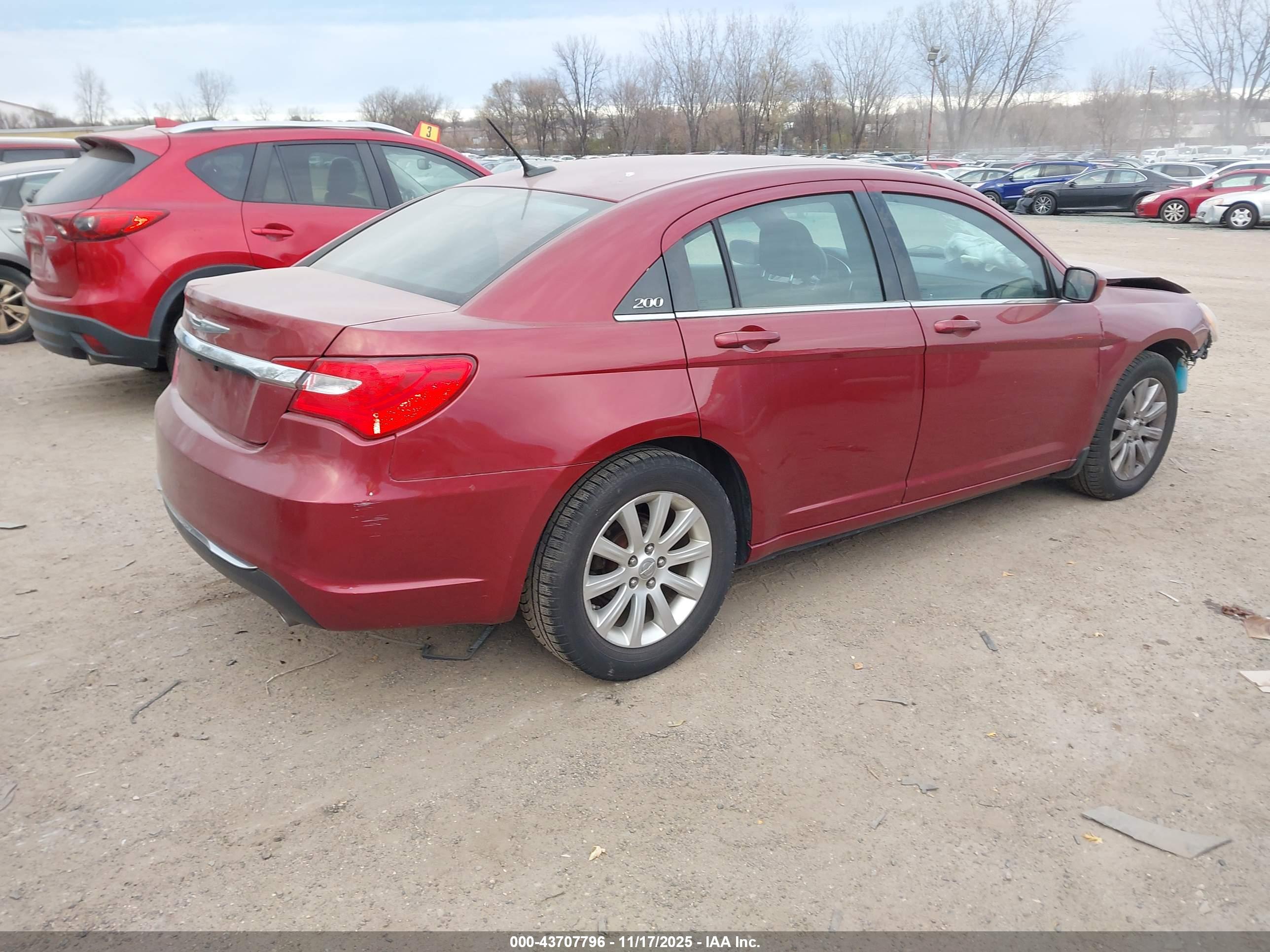 CHRYSLER 200 image 4