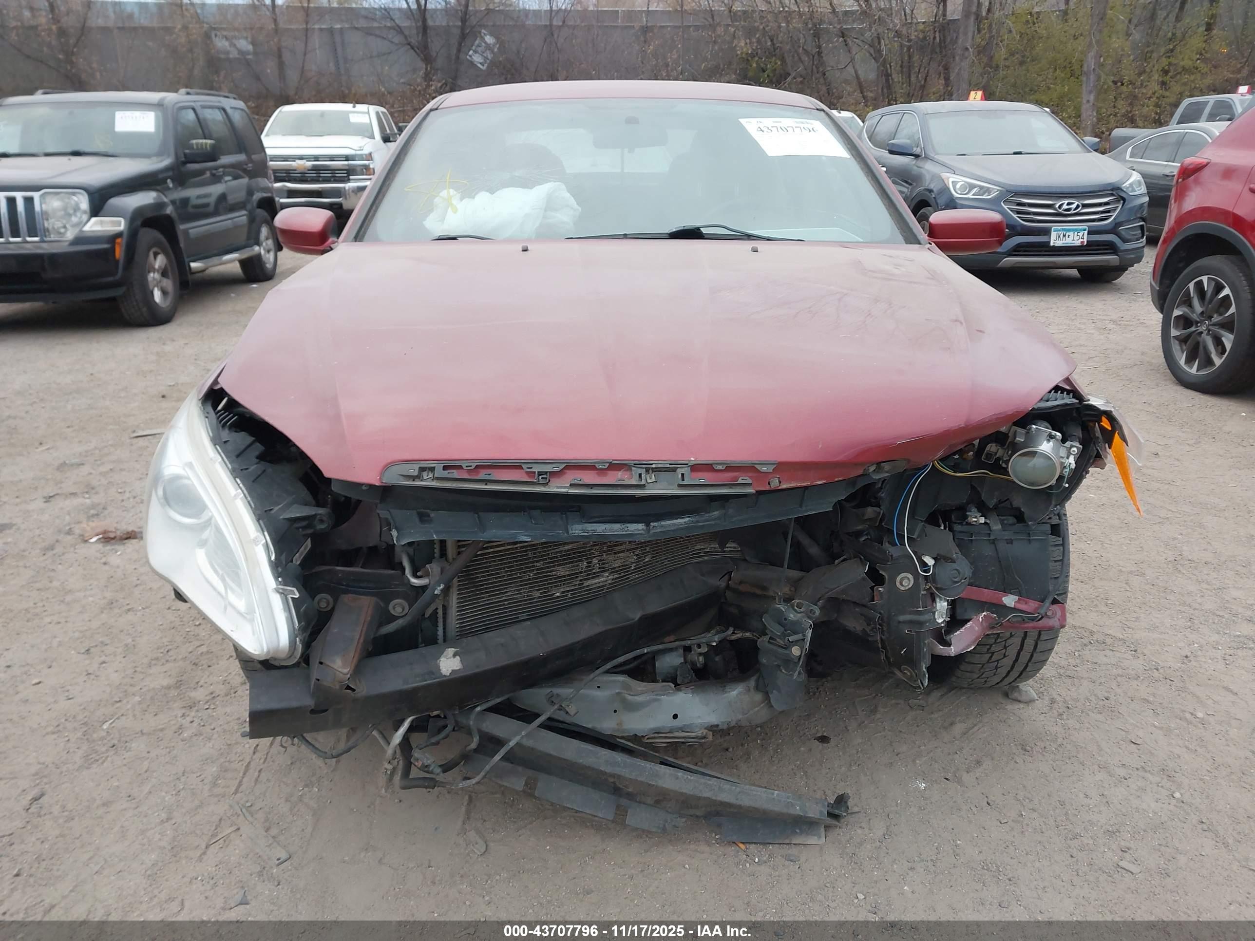CHRYSLER 200 image 6