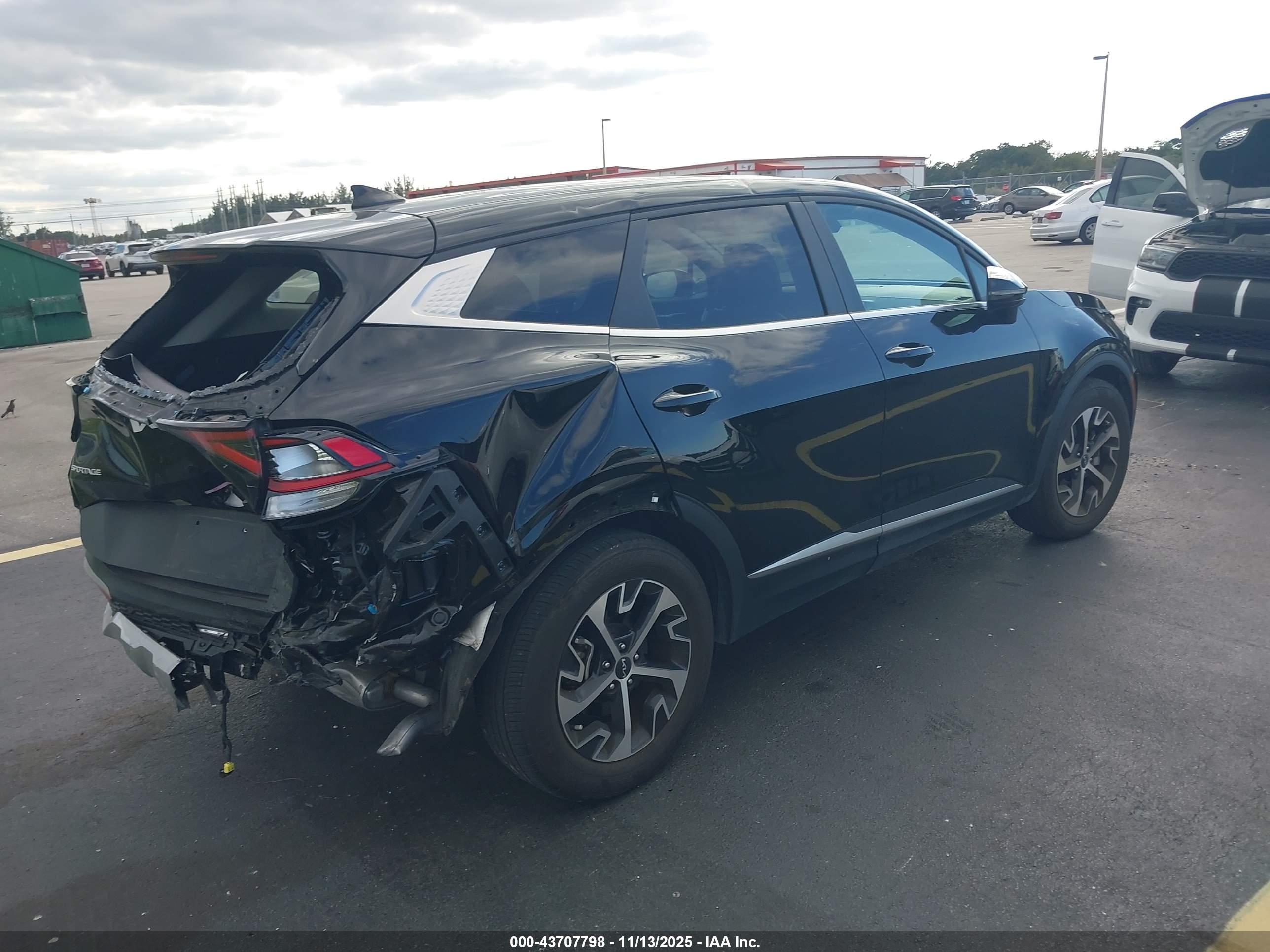 KIA SPORTAGE image 4