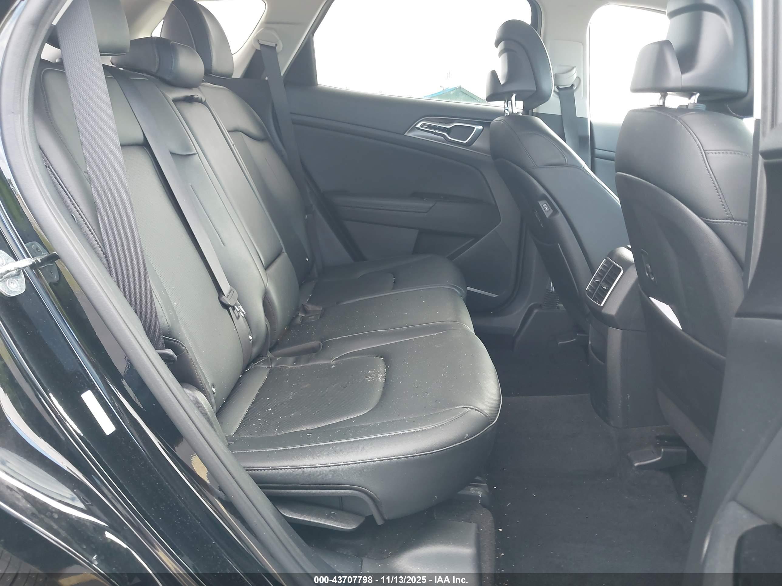 KIA SPORTAGE image 8