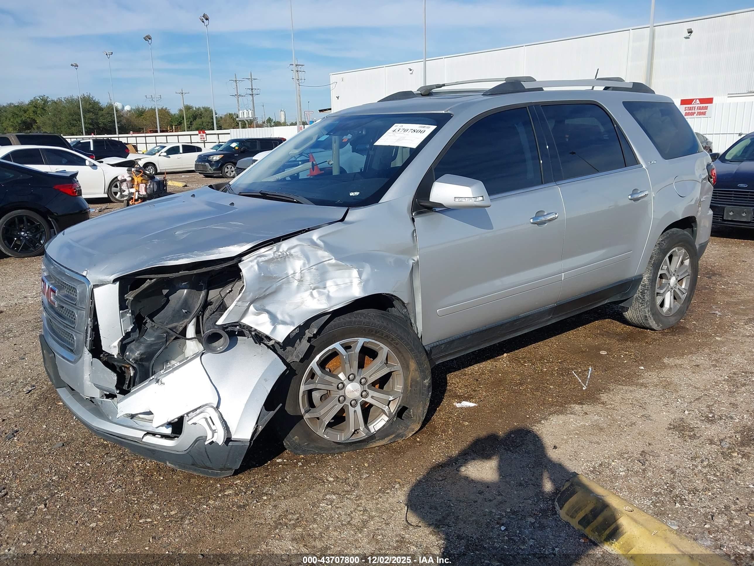 GMC ACADIA image 2
