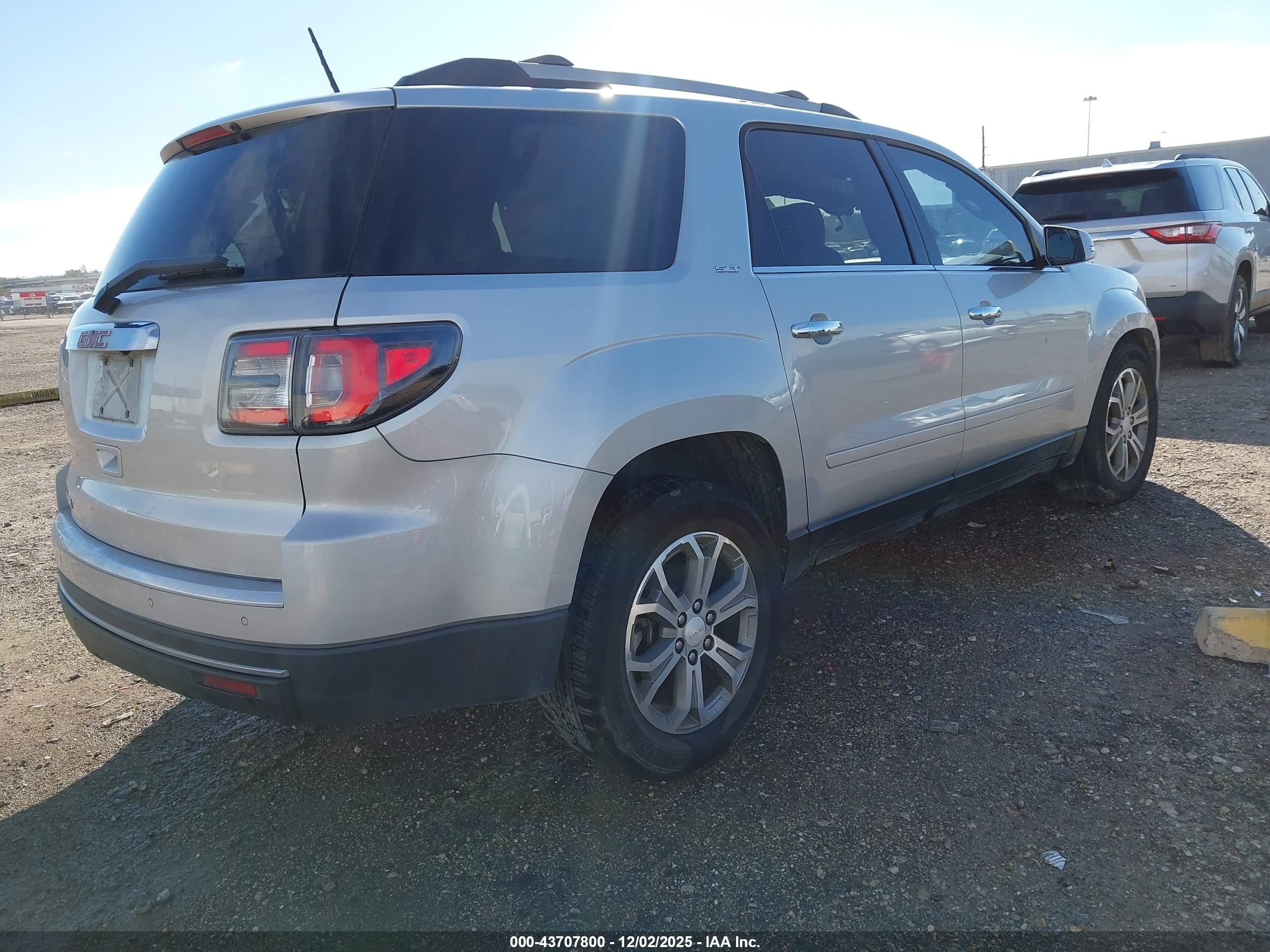 GMC ACADIA image 4