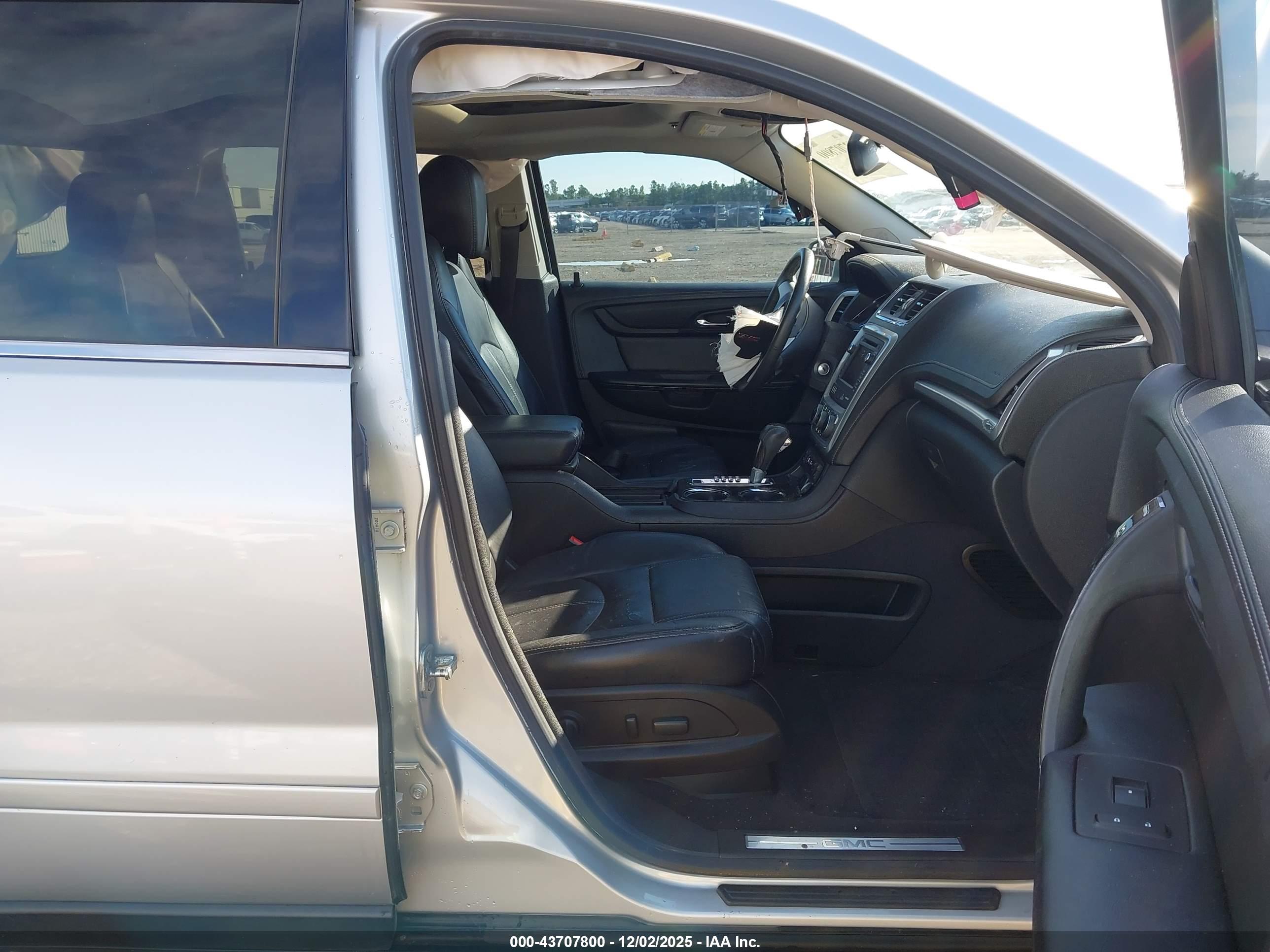 GMC ACADIA image 5