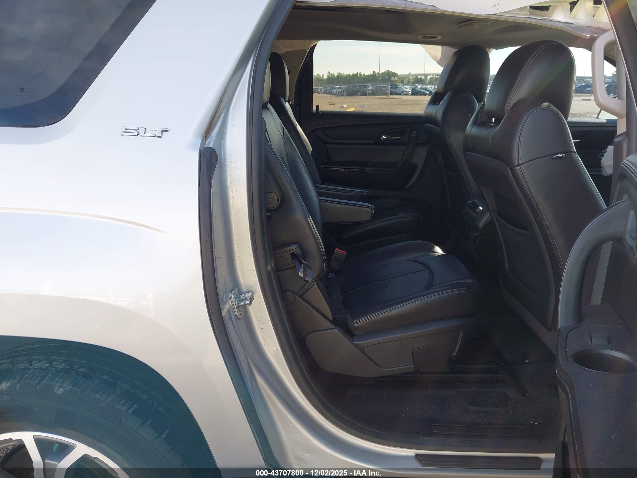GMC ACADIA image 8