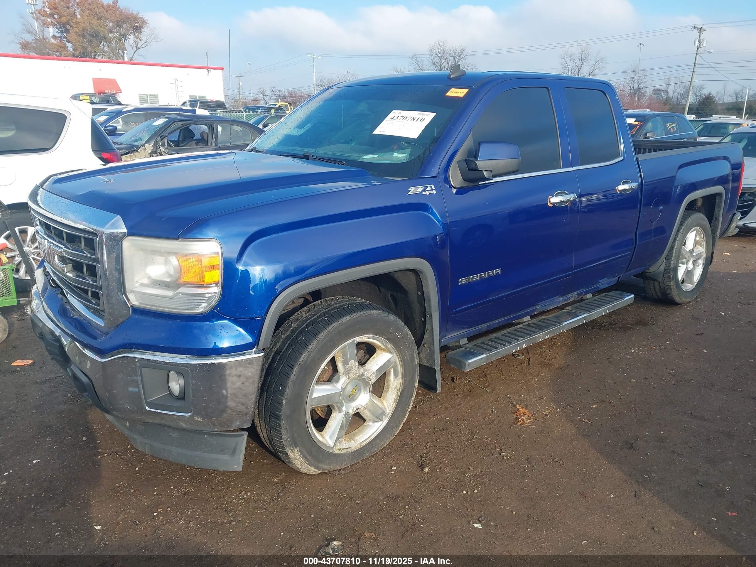 GMC SIERRA image 2