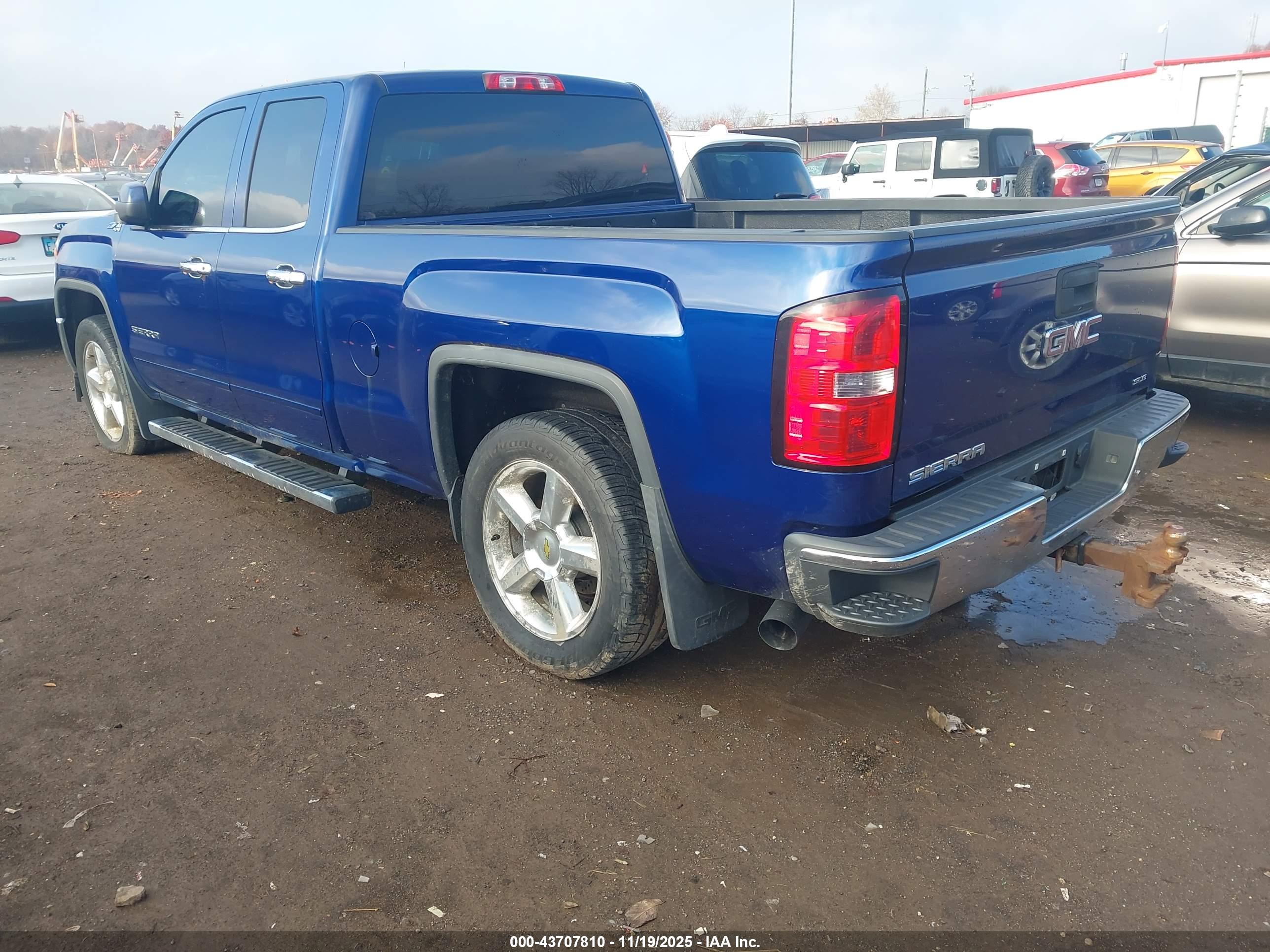 GMC SIERRA image 3