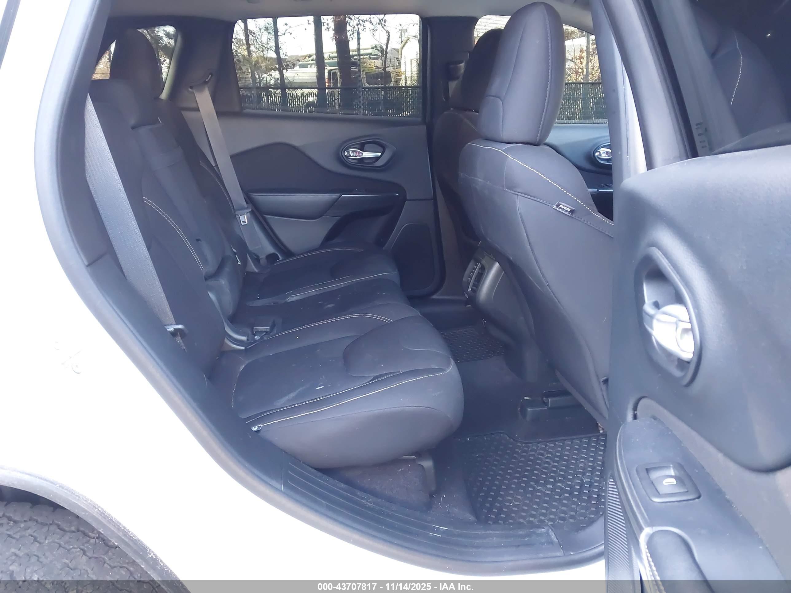 JEEP CHEROKEE image 8