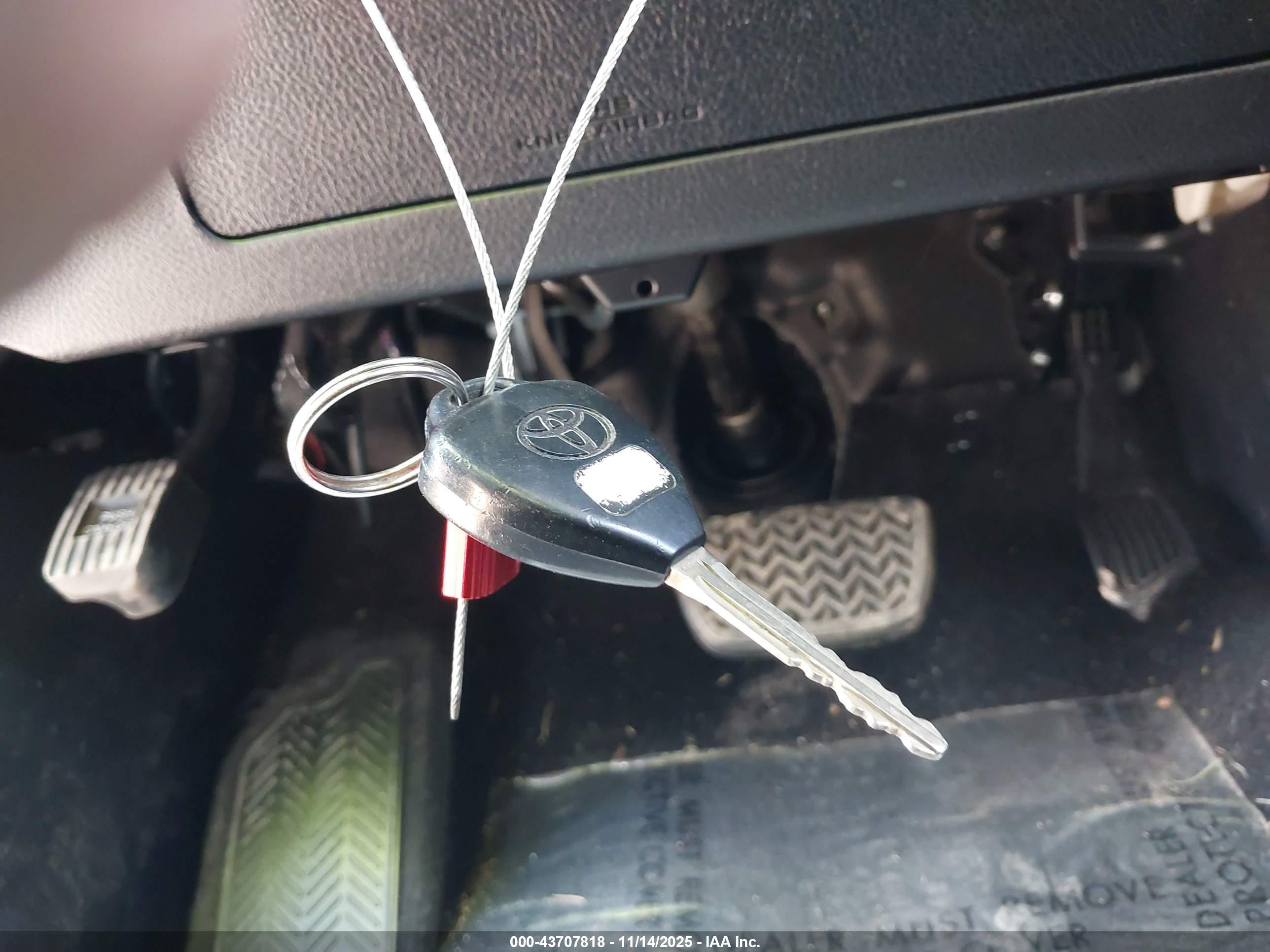 TOYOTA 4RUNNER image 11