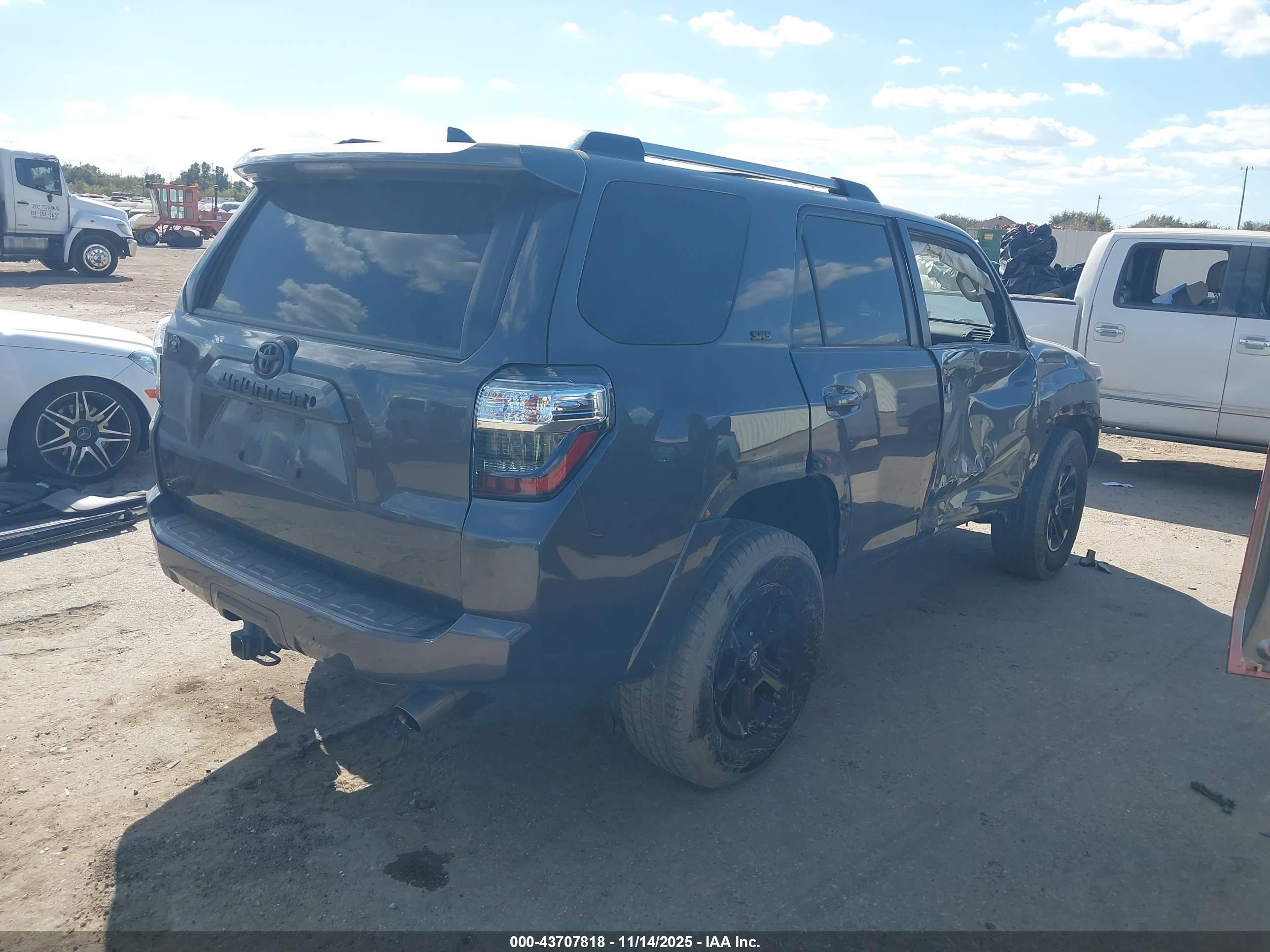 TOYOTA 4RUNNER image 4