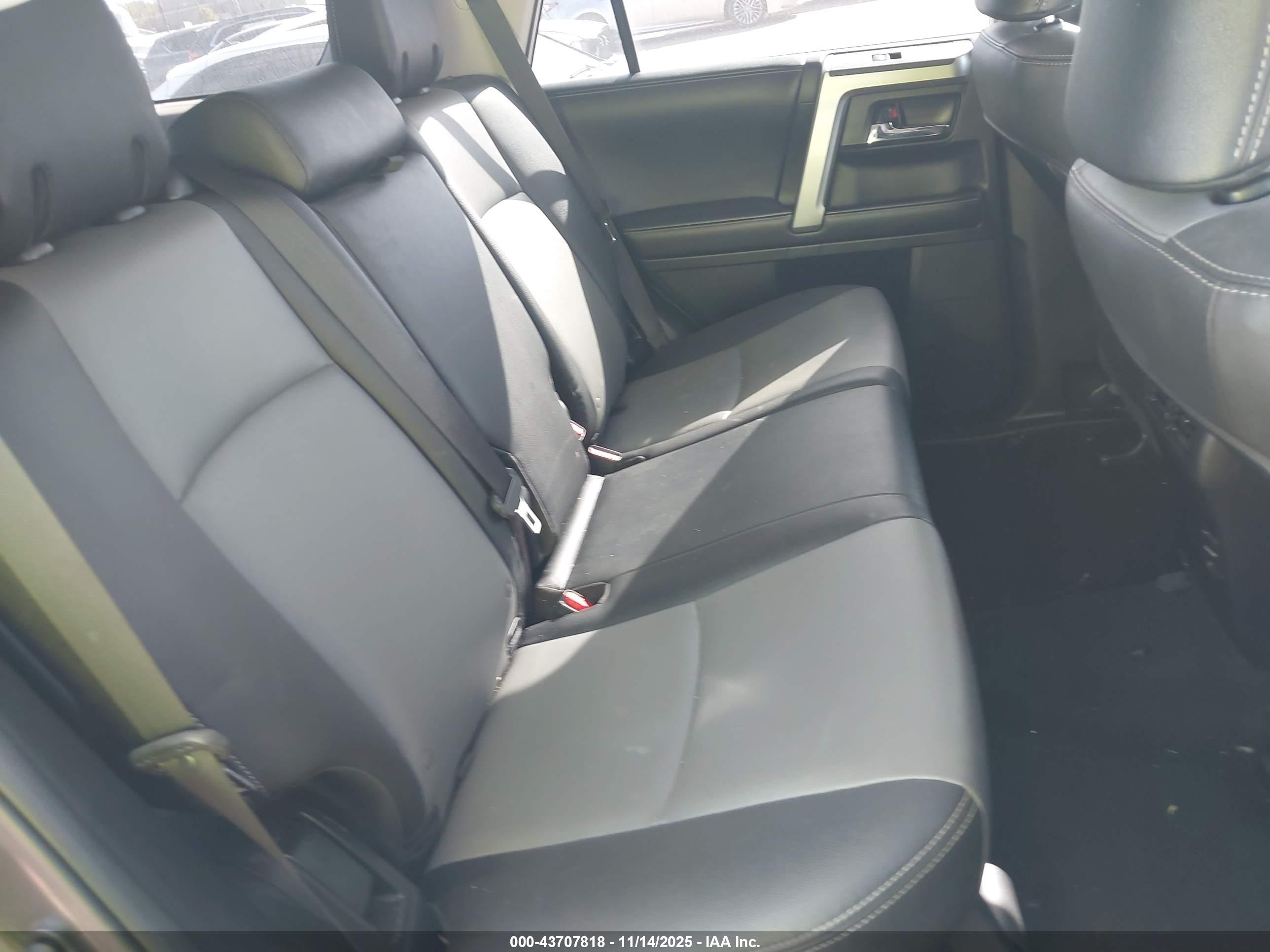 TOYOTA 4RUNNER image 8