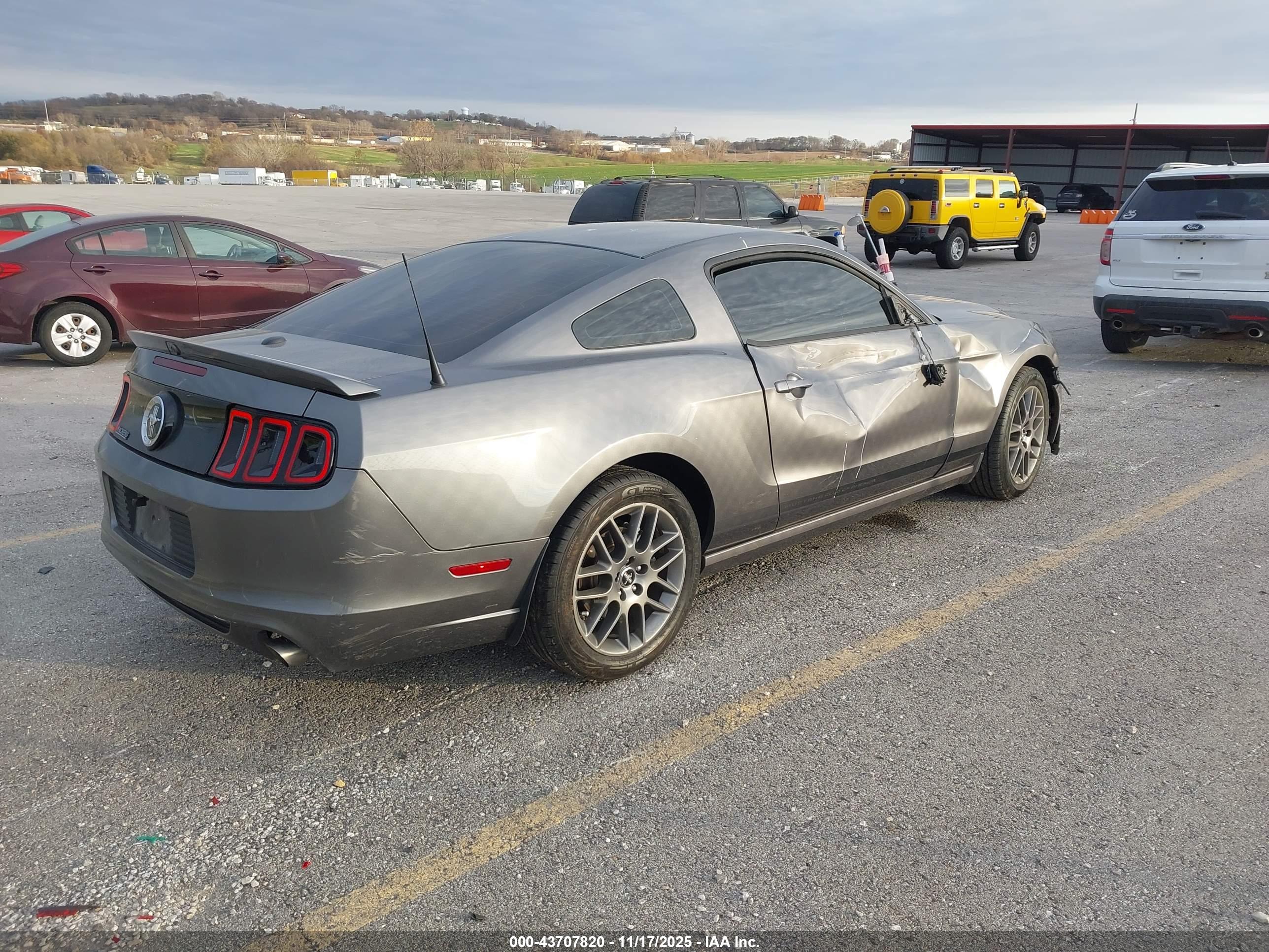 FORD MUSTANG image 4