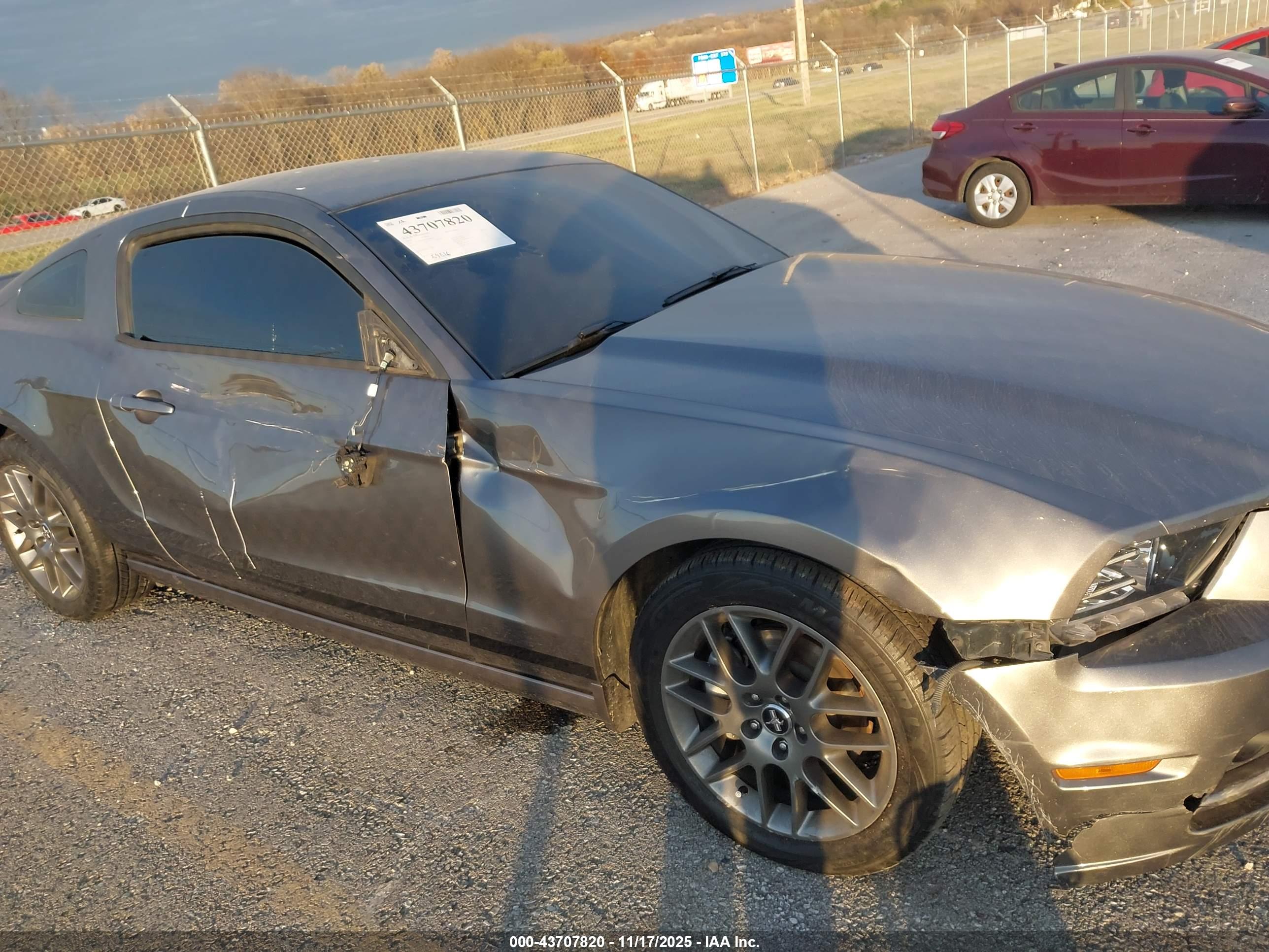 FORD MUSTANG image 6