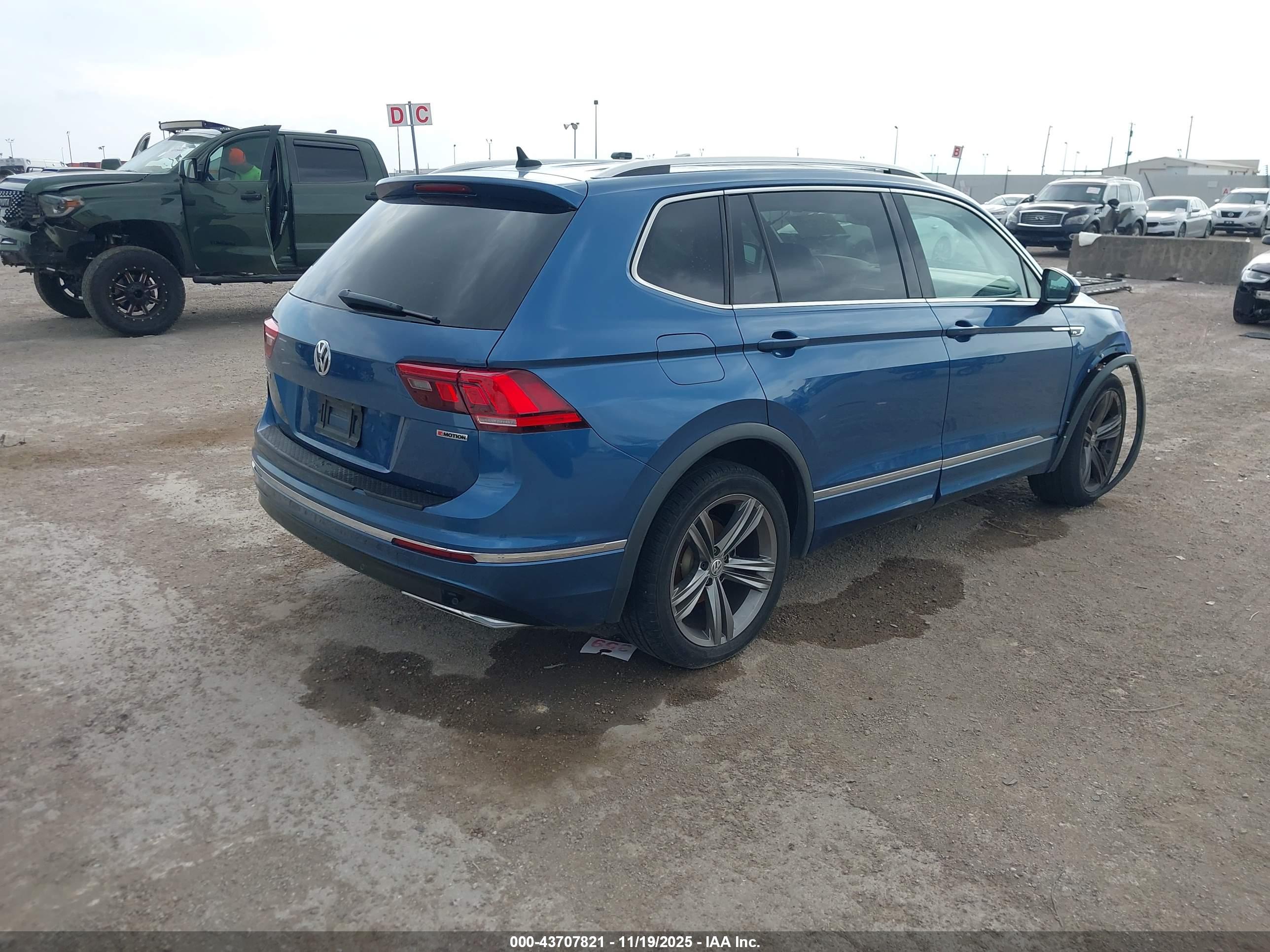 VOLKSWAGEN TIGUAN image 4