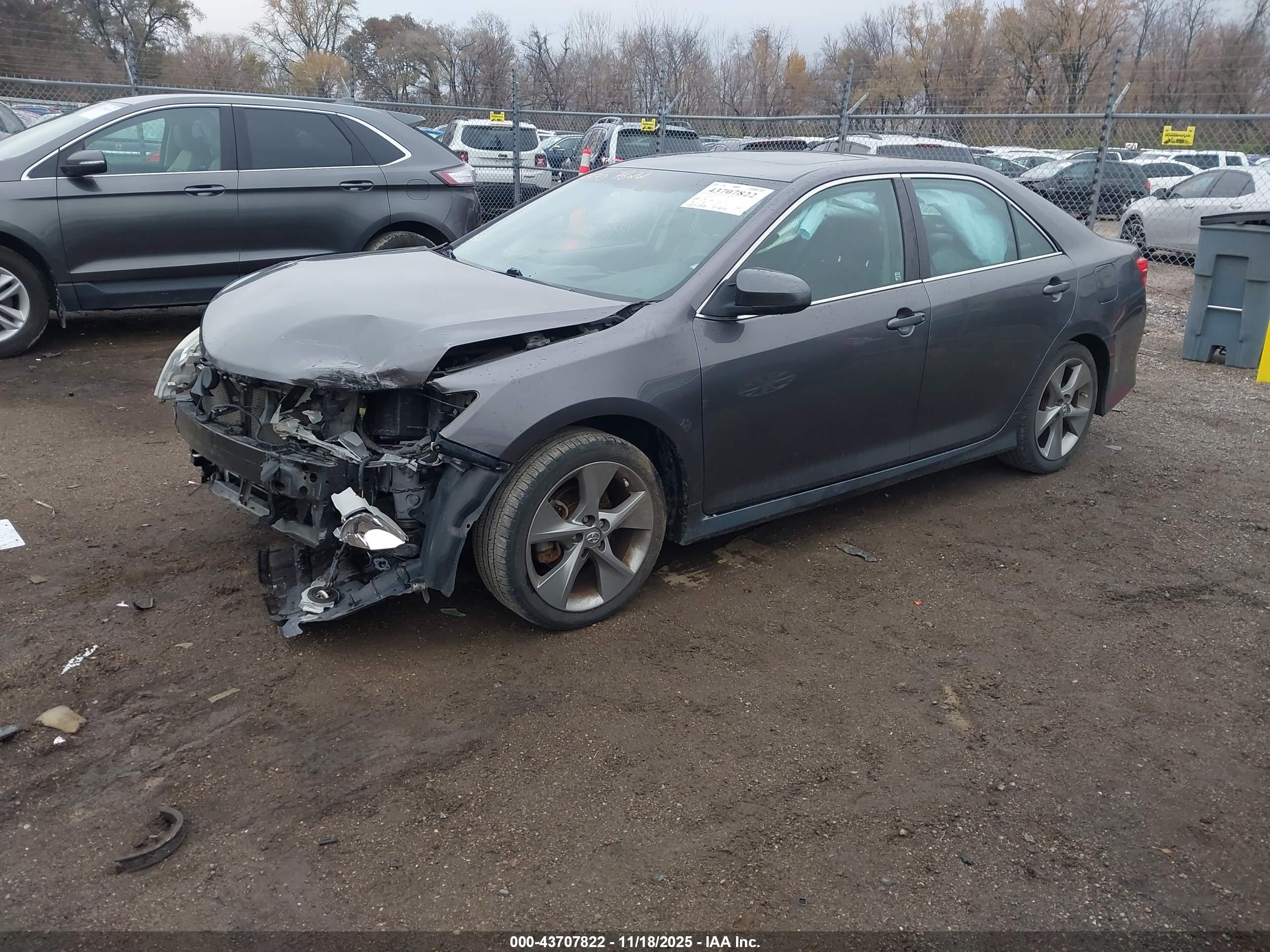 TOYOTA CAMRY image 2