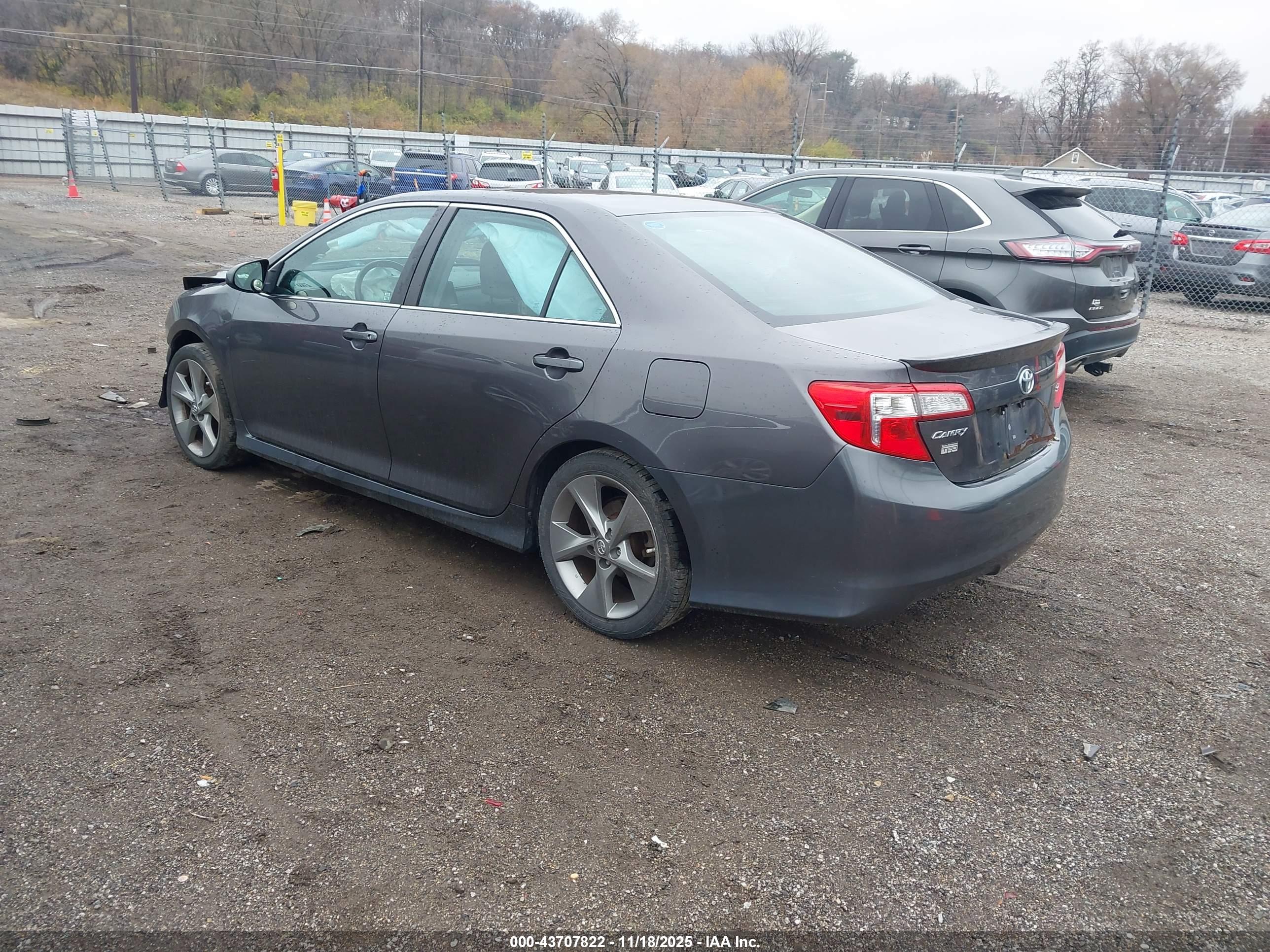 TOYOTA CAMRY image 3