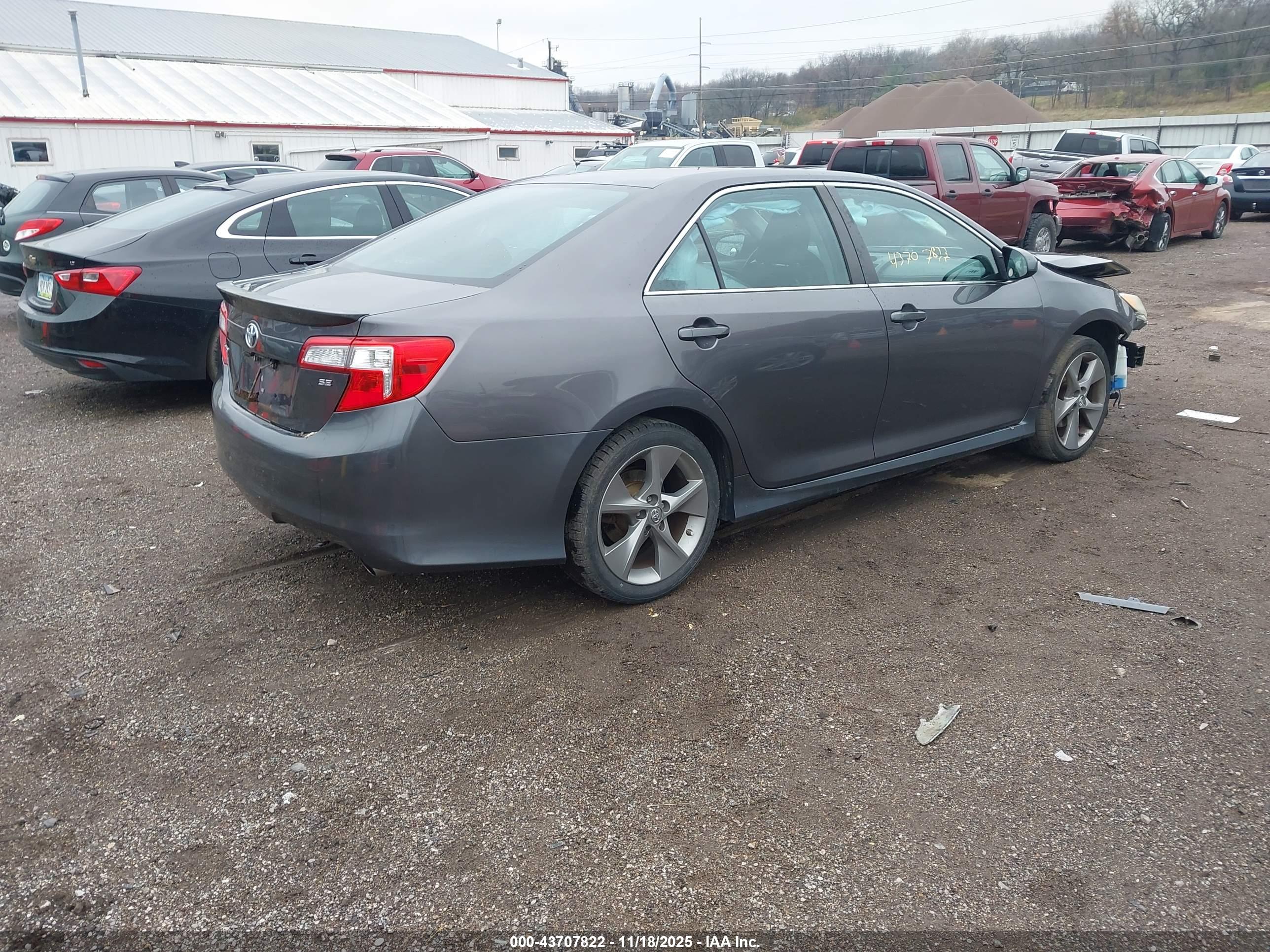 TOYOTA CAMRY image 4