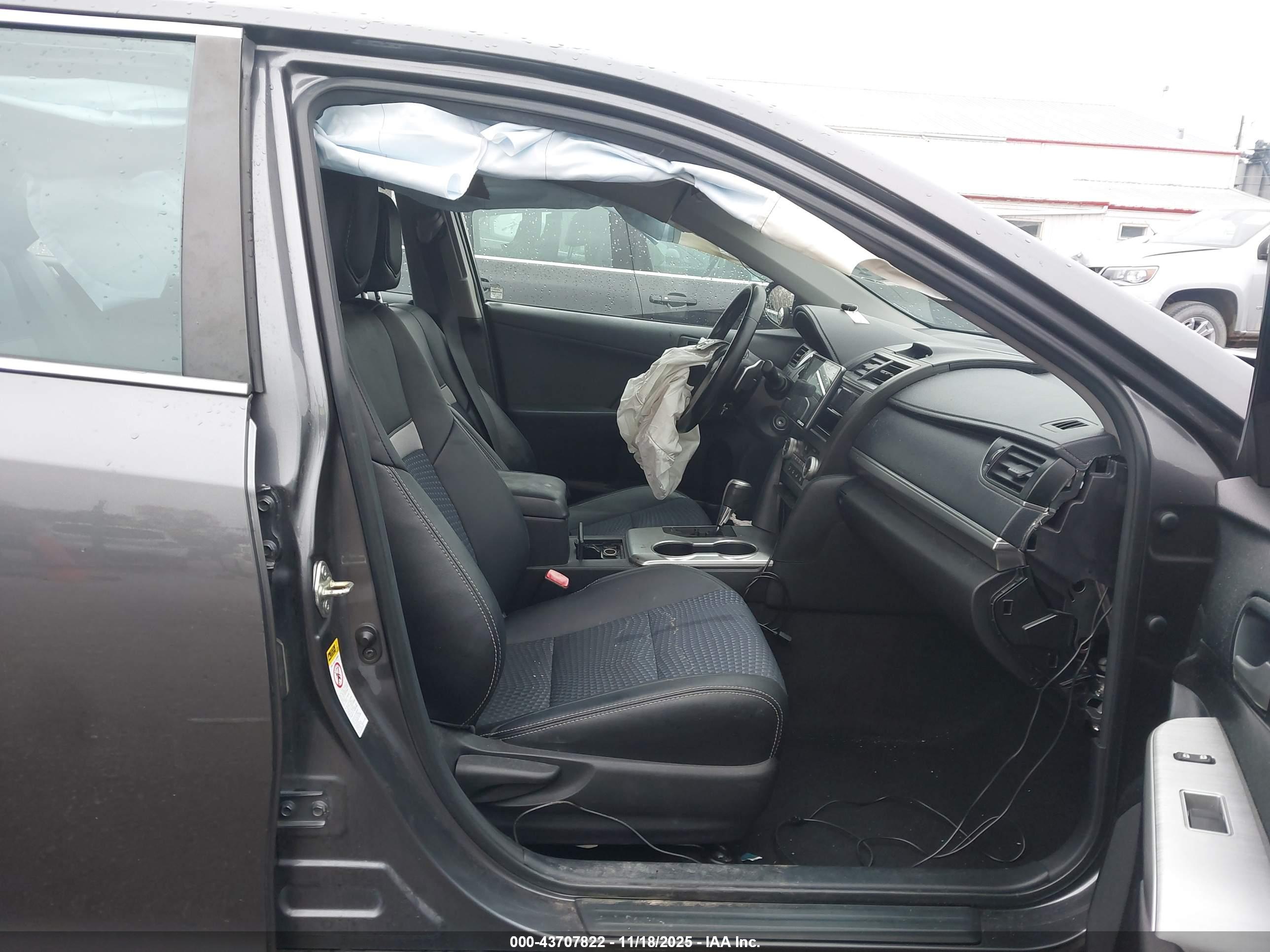 TOYOTA CAMRY image 5