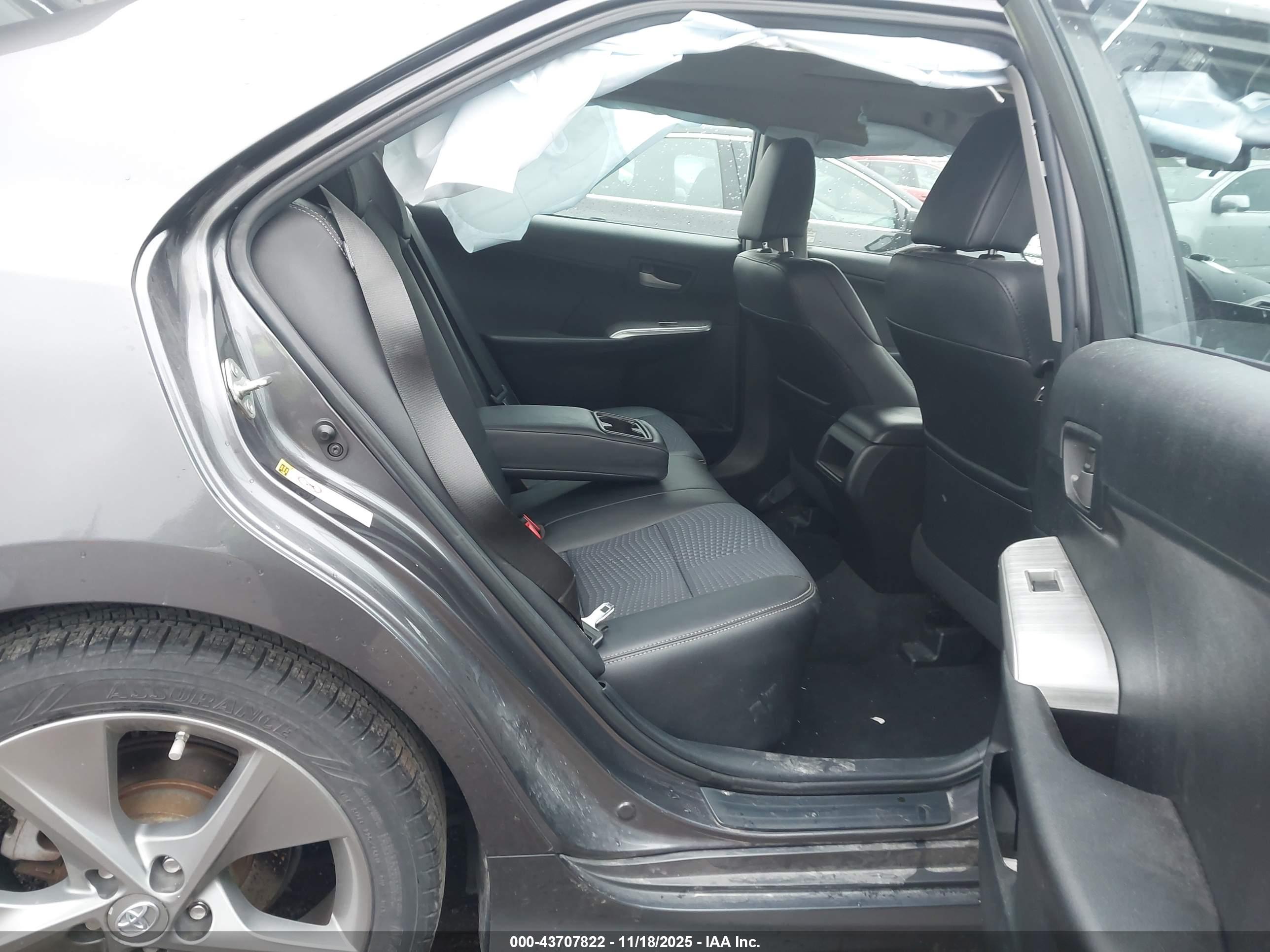 TOYOTA CAMRY image 8