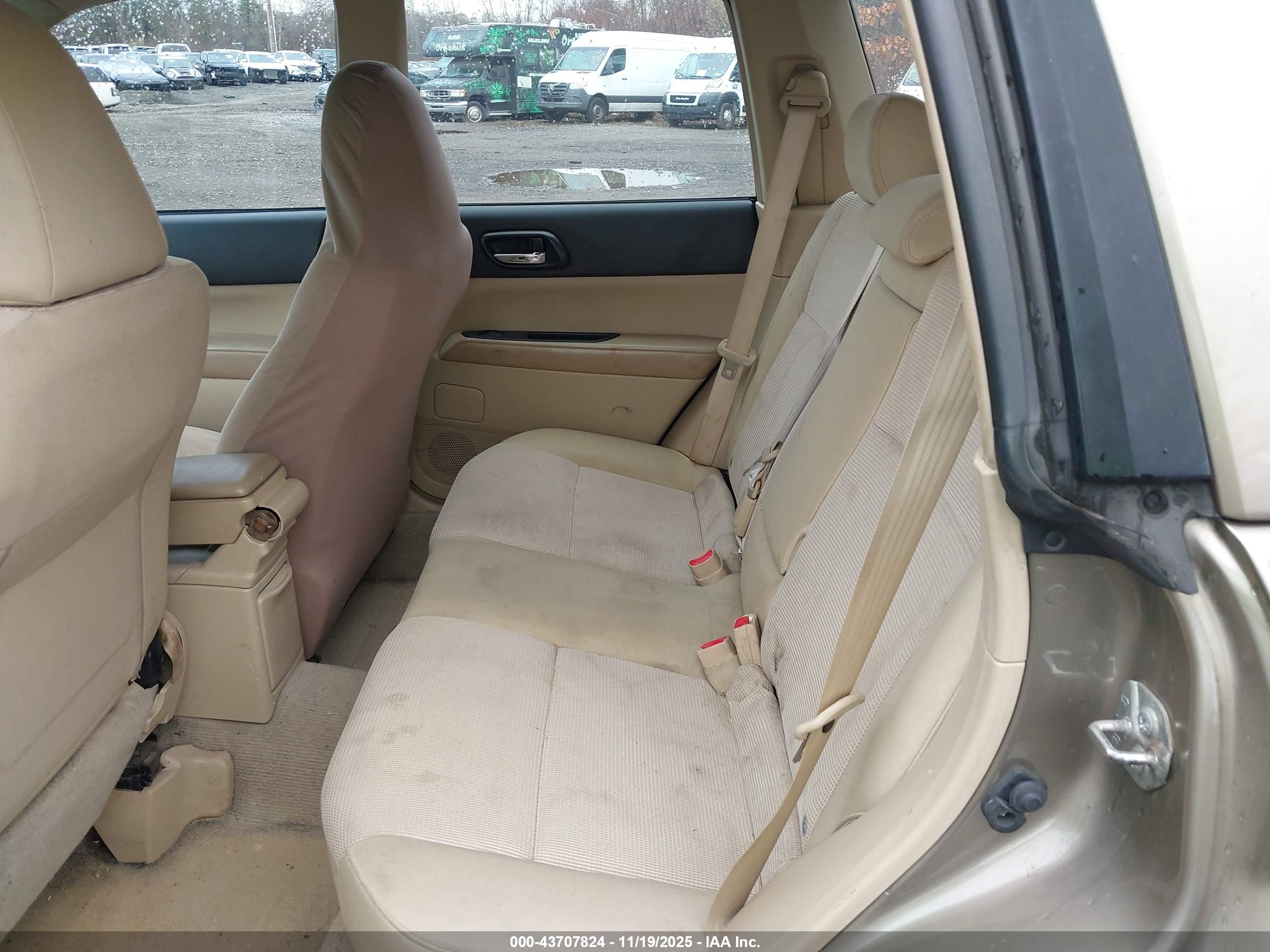 SUBARU FORESTER image 8