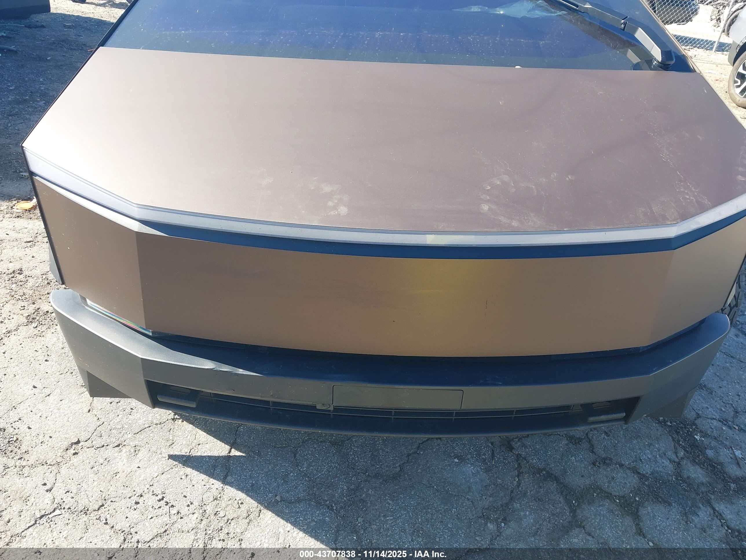 TESLA CYBERTRUCK image 10