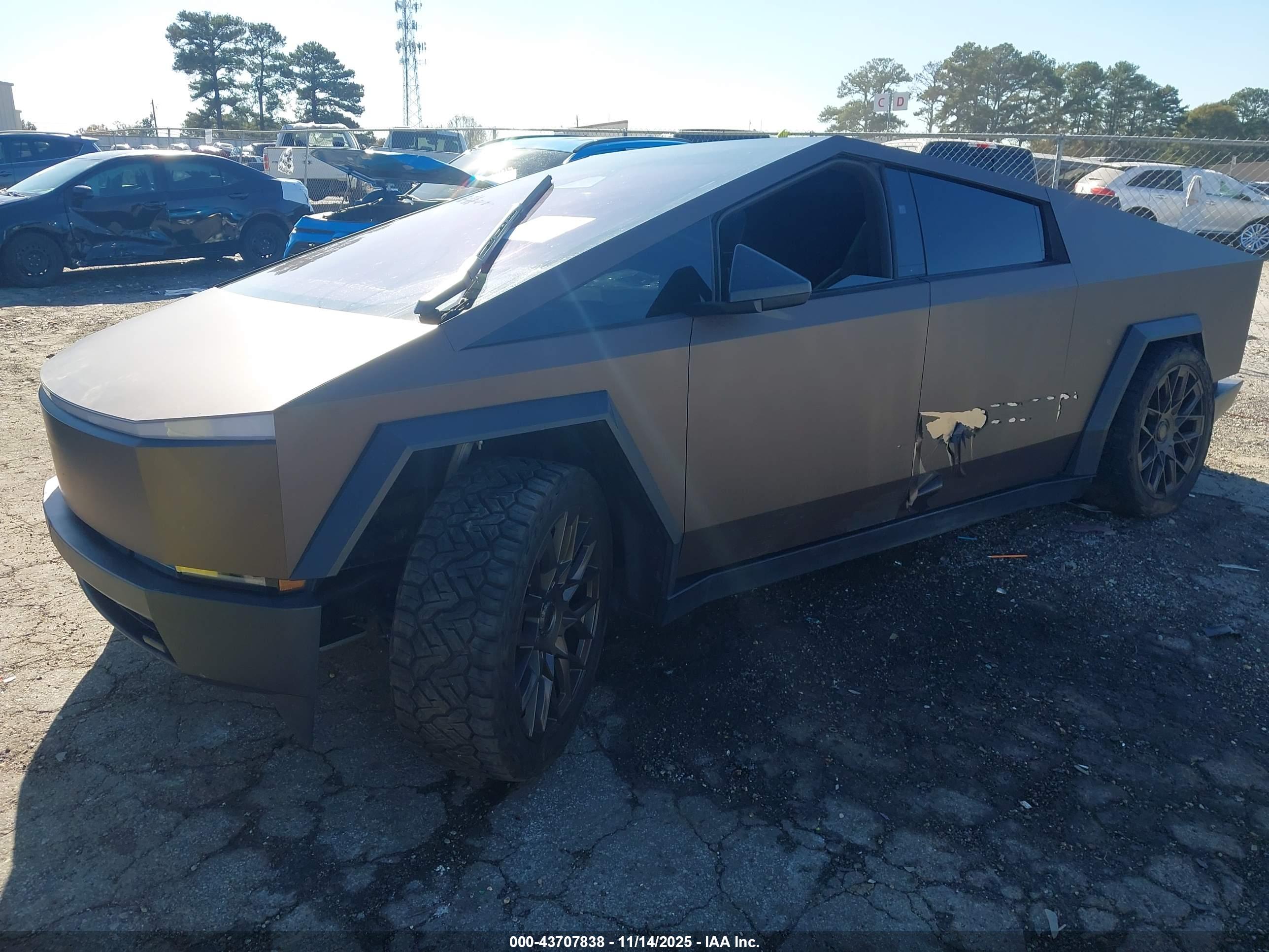 TESLA CYBERTRUCK image 2