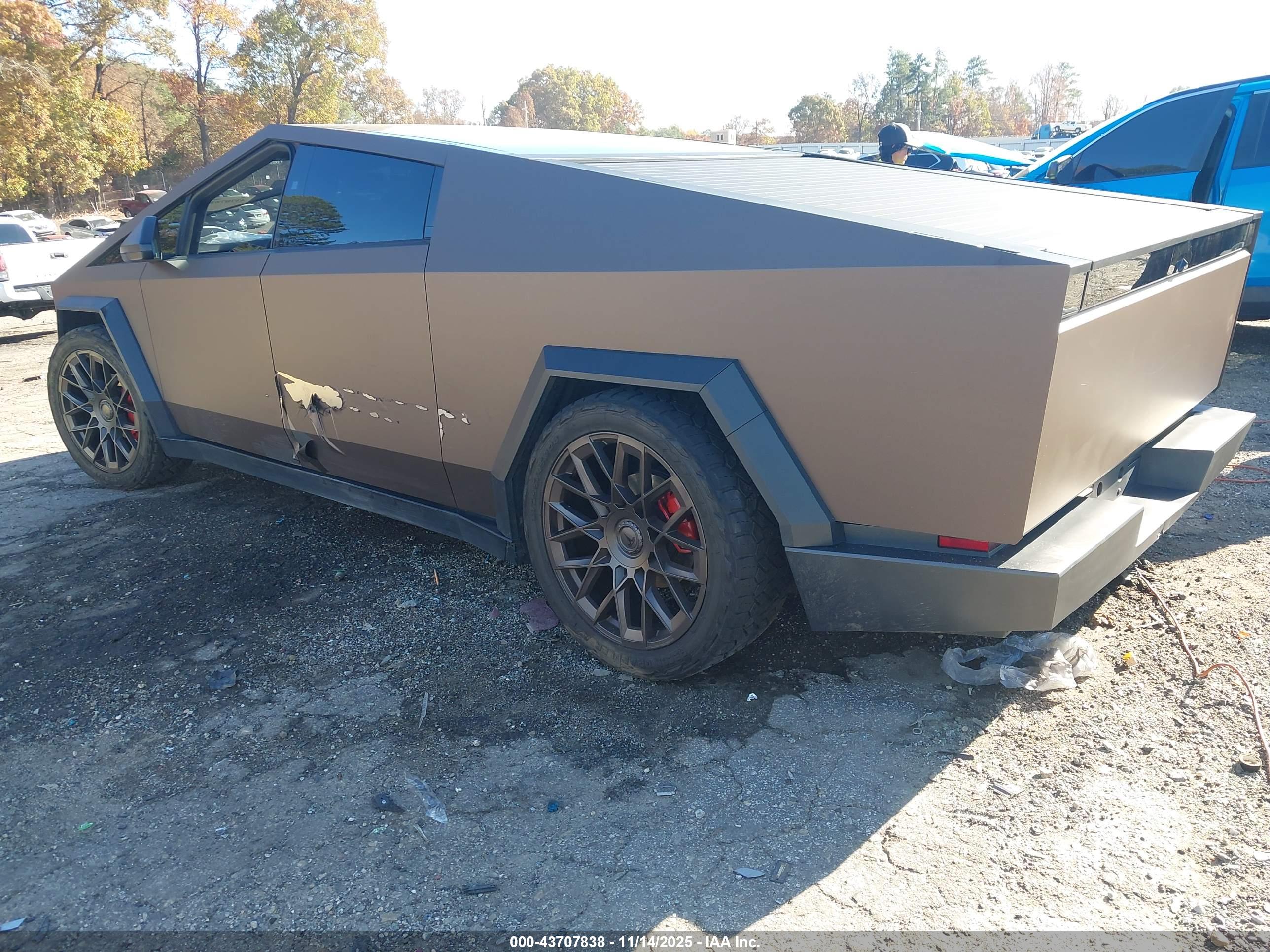 TESLA CYBERTRUCK image 3