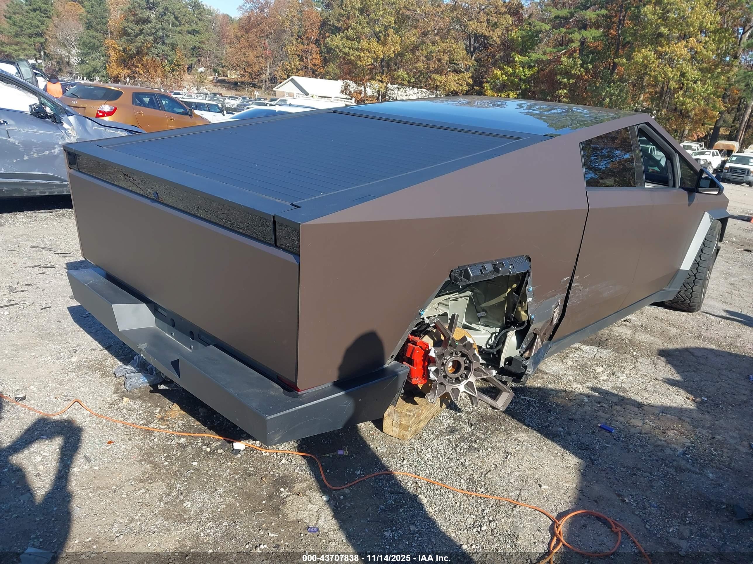 TESLA CYBERTRUCK image 4