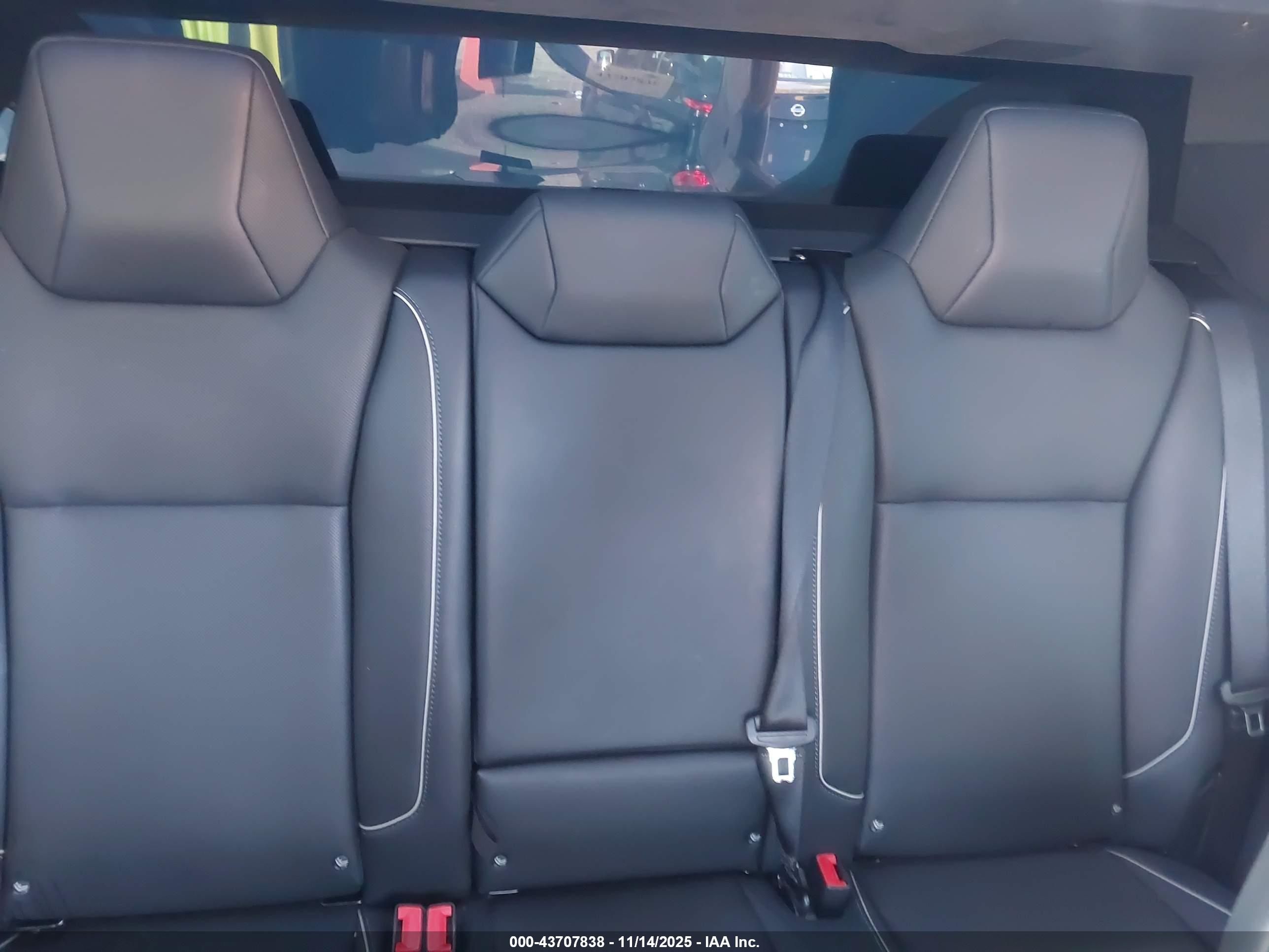 TESLA CYBERTRUCK image 8