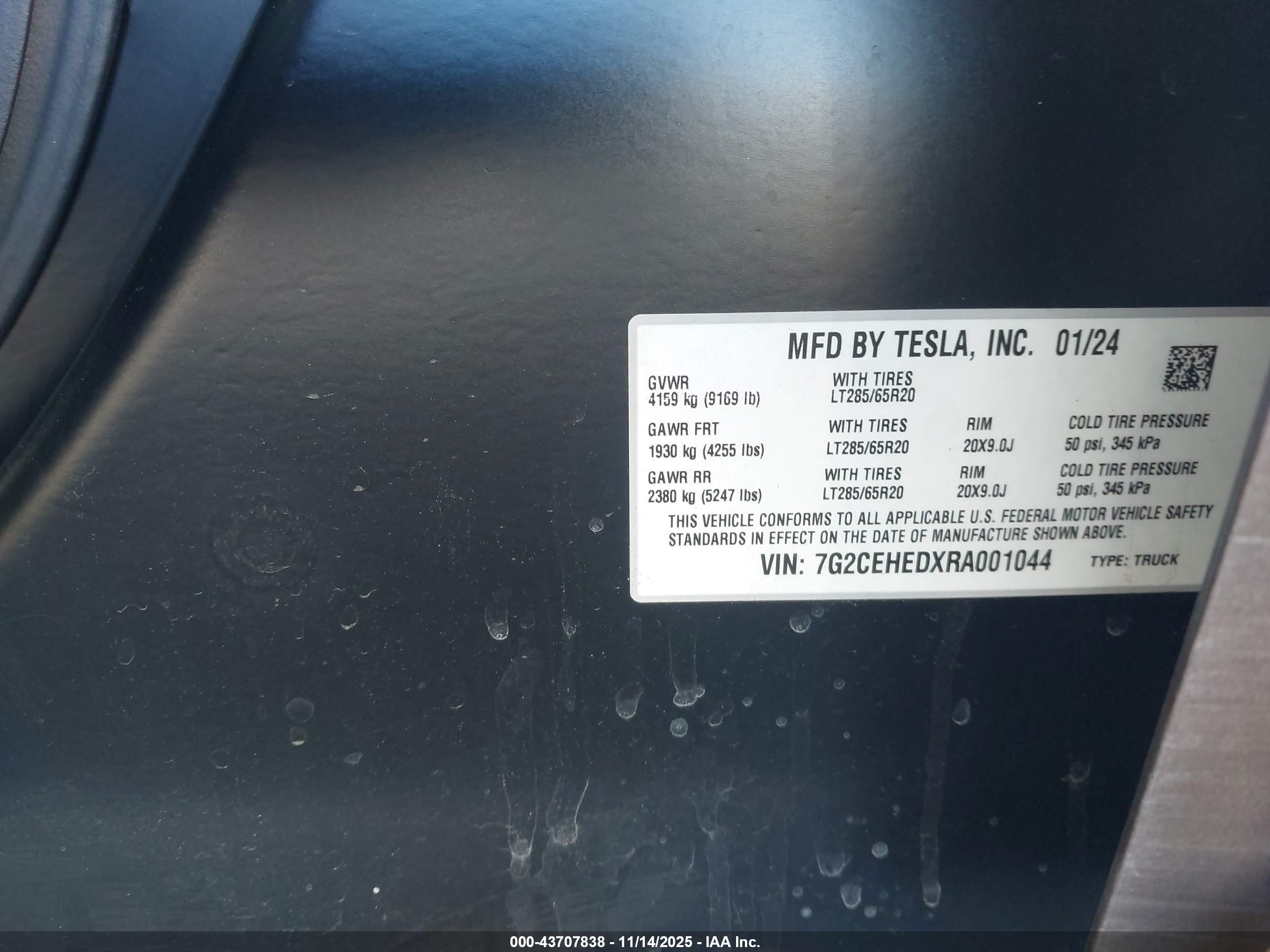 TESLA CYBERTRUCK image 9