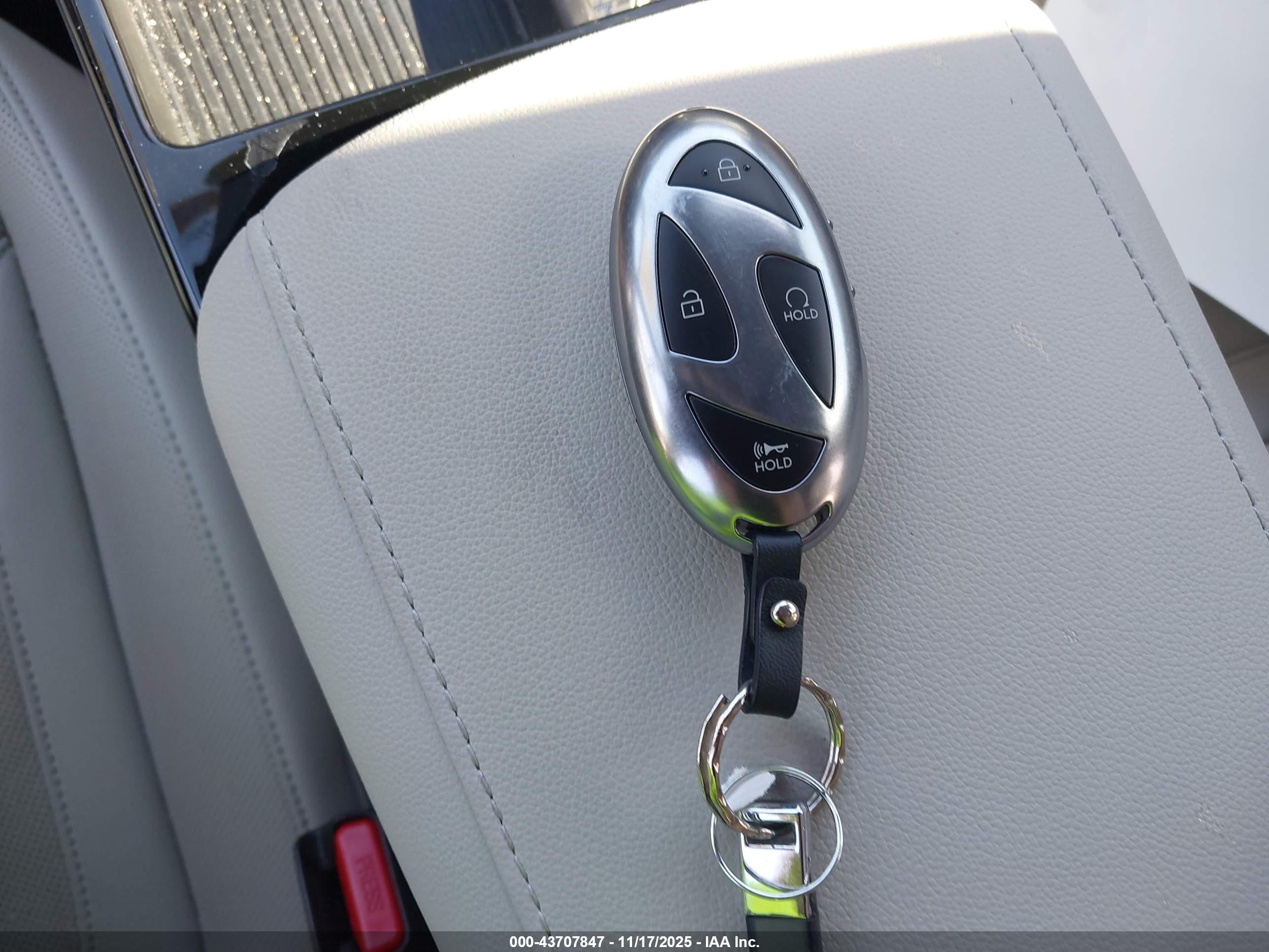 HYUNDAI TUCSON image 11