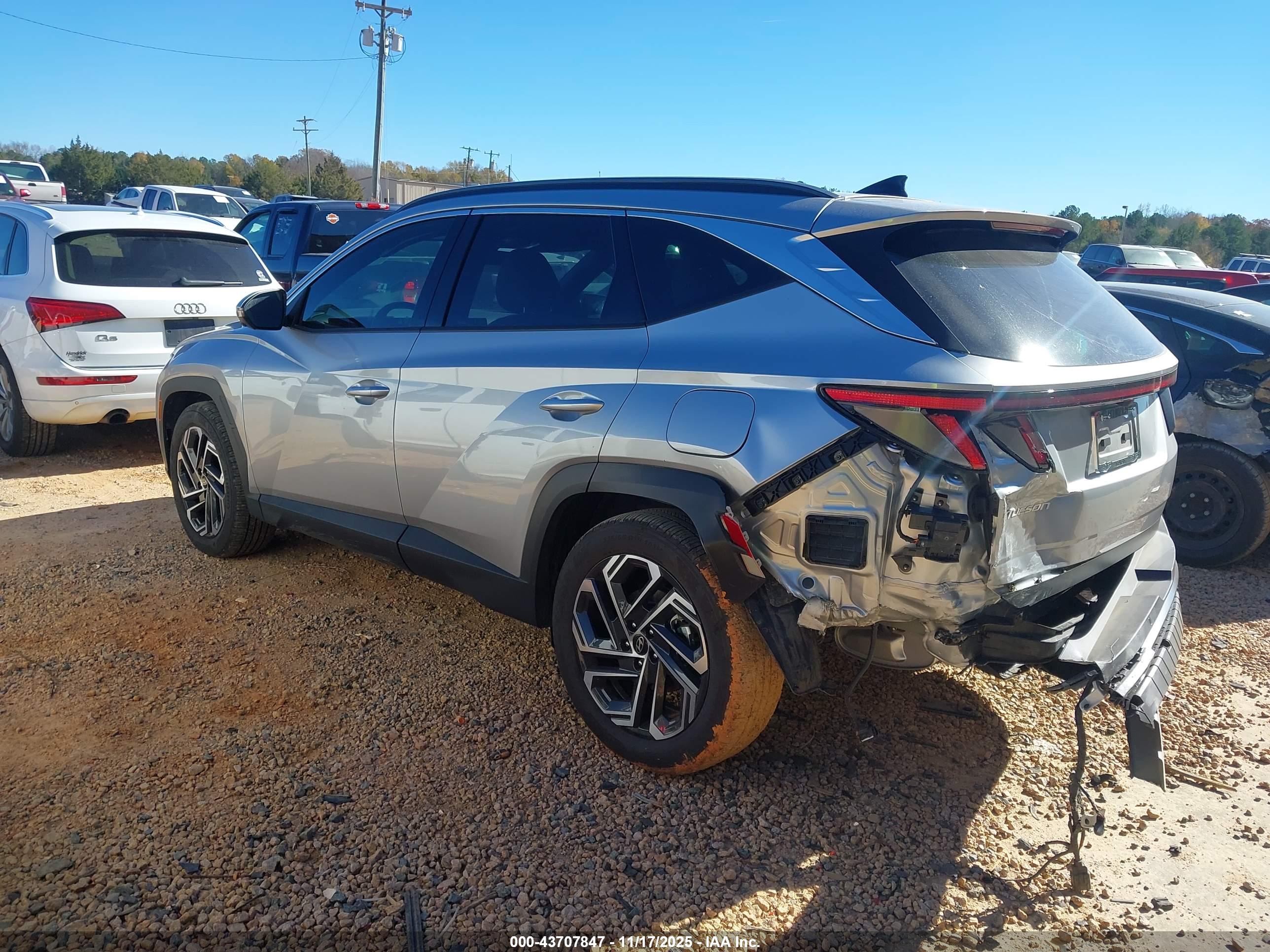HYUNDAI TUCSON image 3