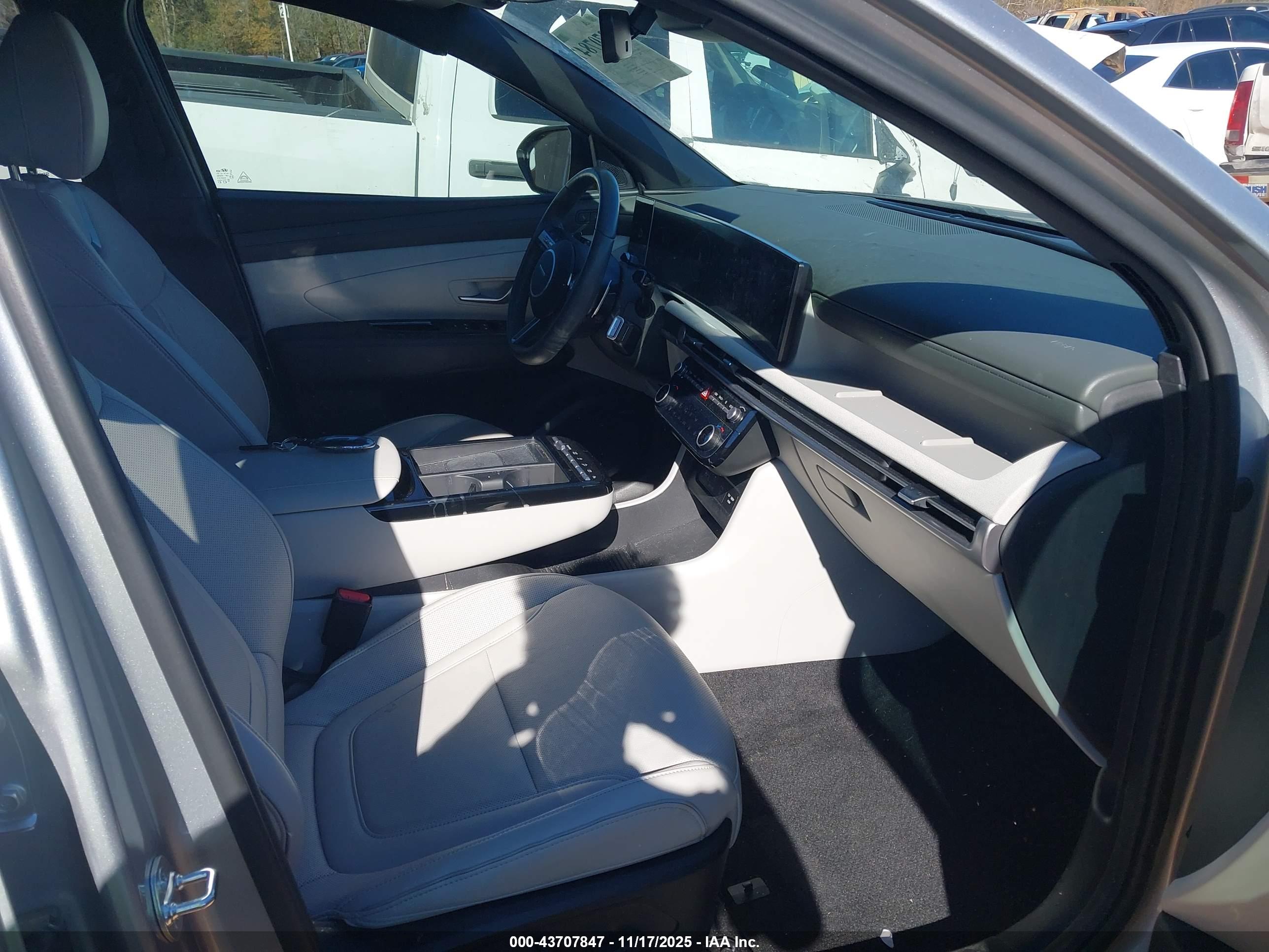 HYUNDAI TUCSON image 5