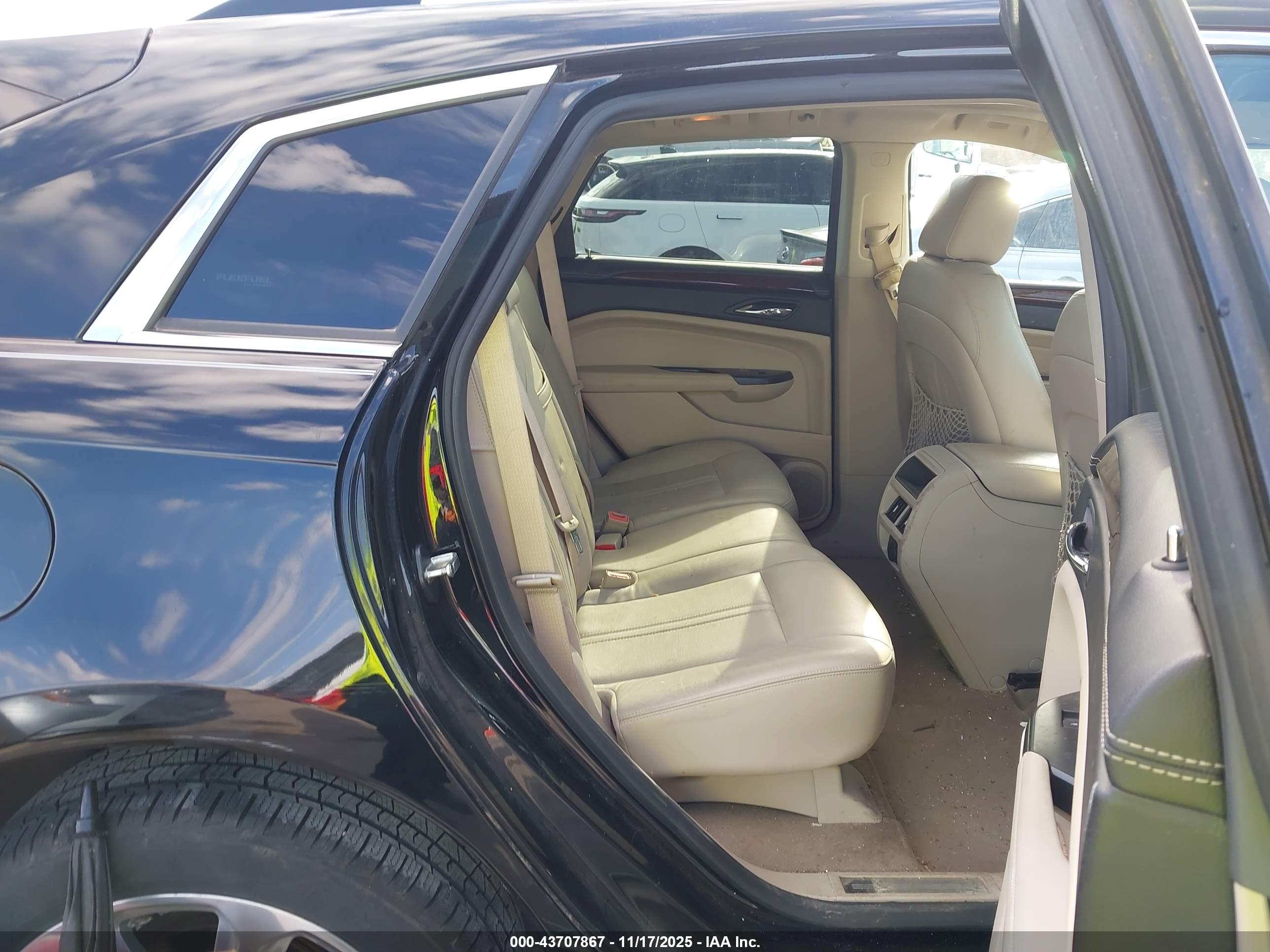 CADILLAC SRX image 8